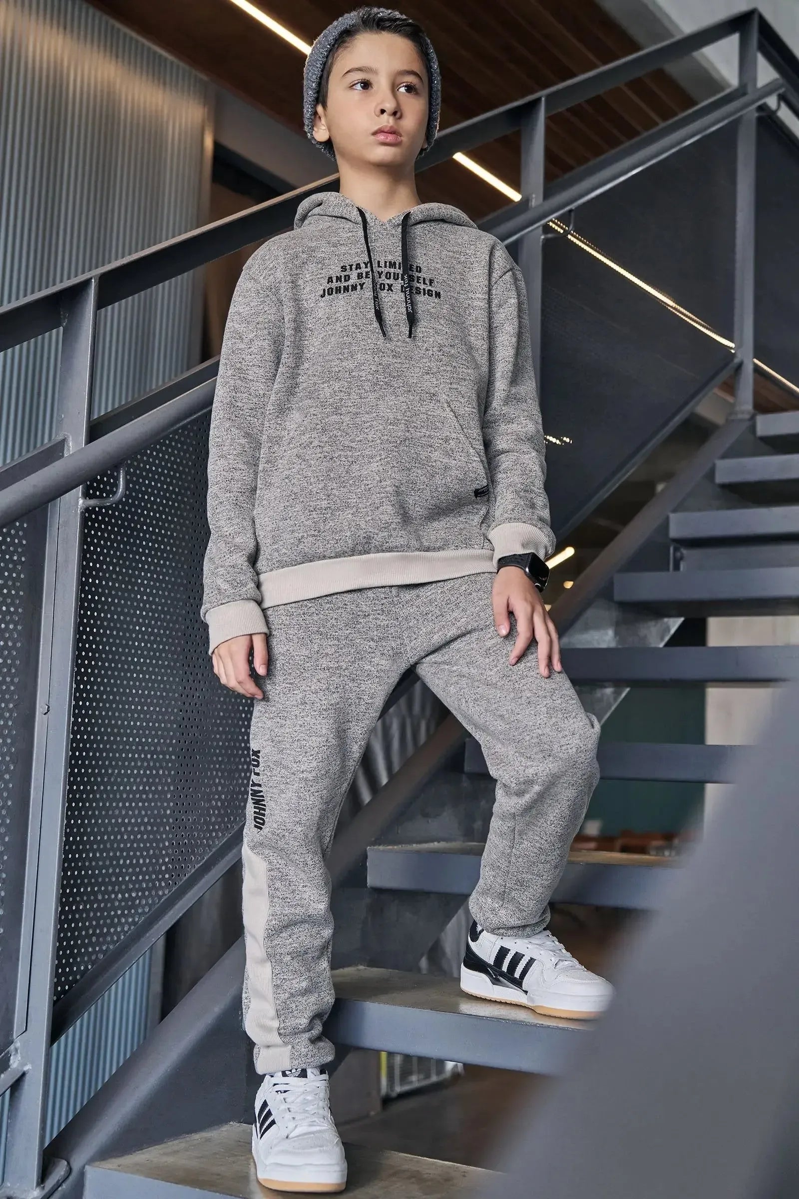 Calça Jogger em Moletom Grécia 3 Cabos com Pelúcia 92724 Johnny Fox Teen Menino
