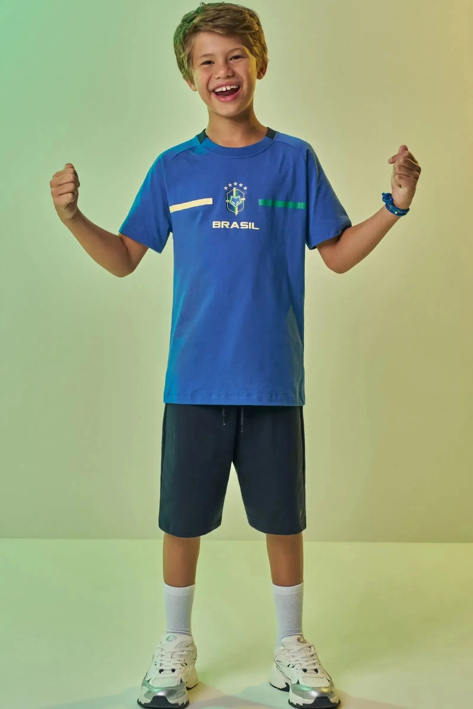 Camiseta Brasil em Meia Malha Algodão Prime Confortável e Resistente com Estampa em Alta Definição e Detalhe Contrastante Na Gola. 99732 Johnny Fox Teen Menino