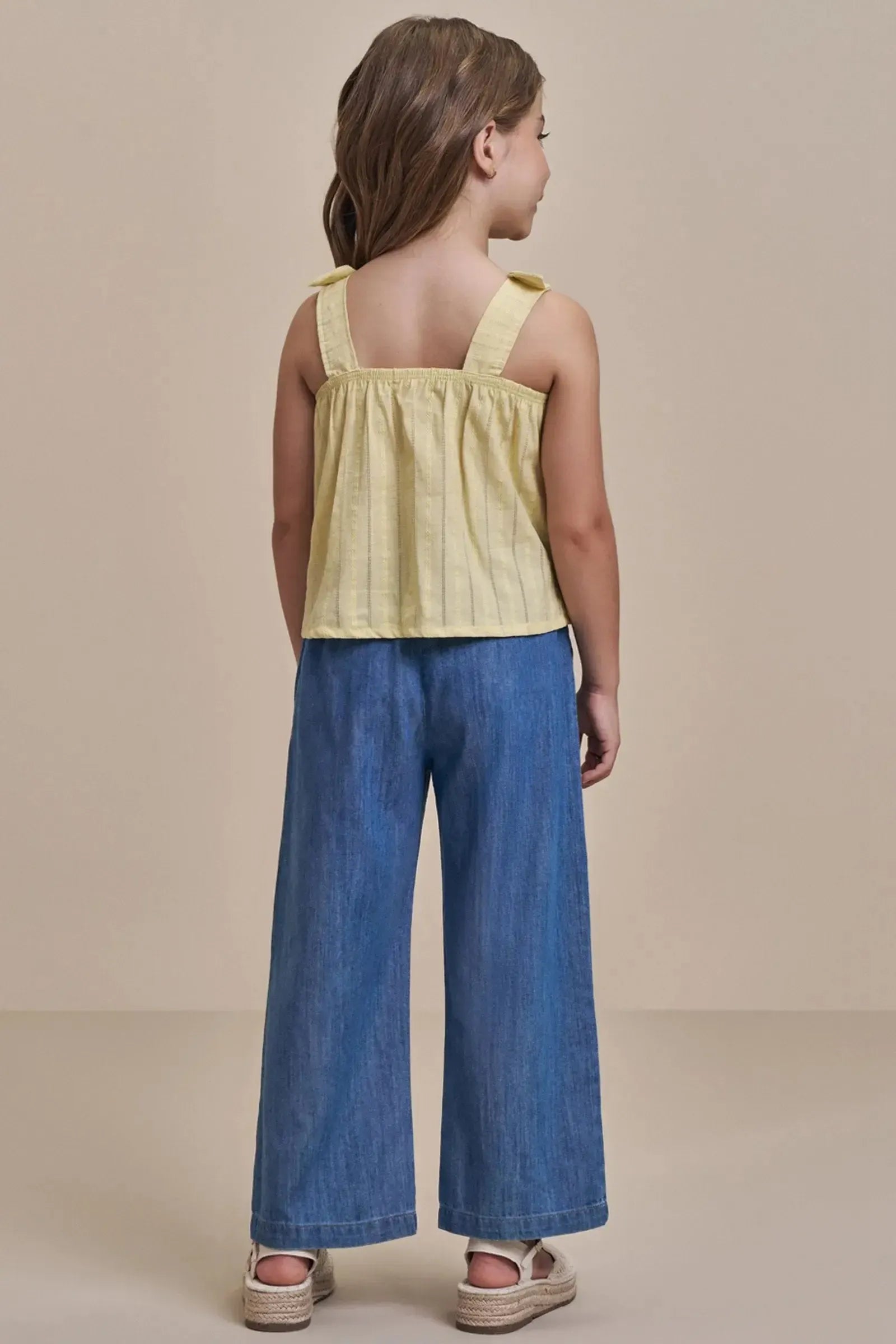 Conjunto de Bata em Blend de Linho Bordado com Calça Mariner em Jeans 98883 Infanti Infantil Menina