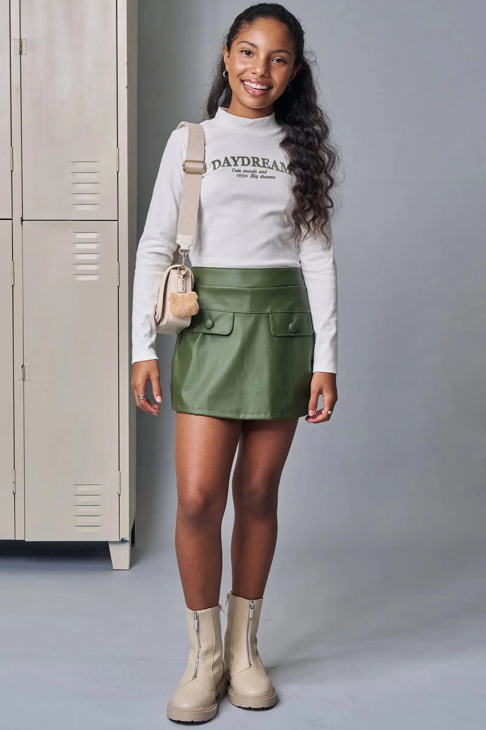Conjunto de Blusa Boxy em Canelado Liz e Short Saia em Couro Sintético 93591 Lilimoon Teen Menina