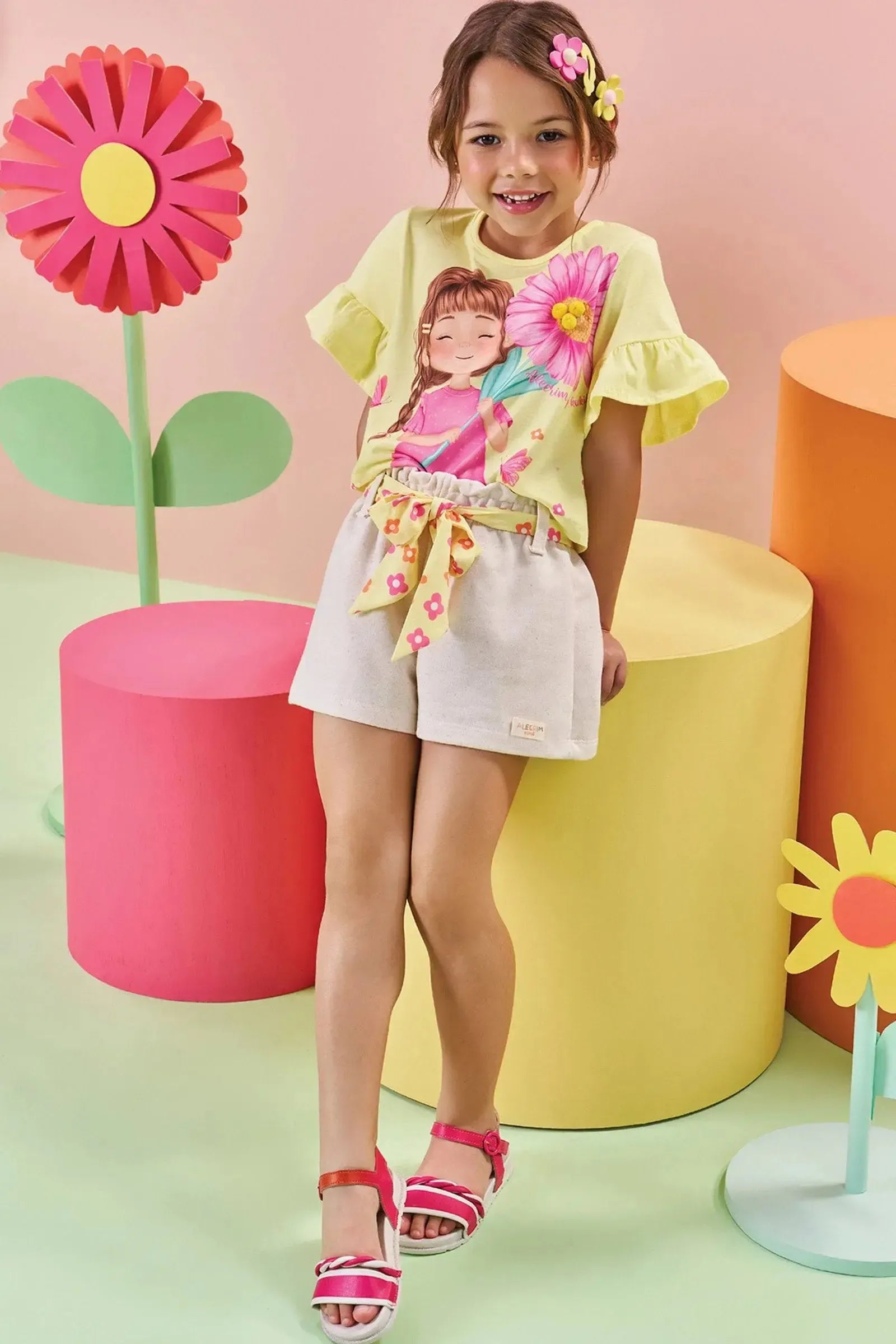 Conjunto de Blusa Boxy em Meia Malha e Shorts em Moletom sem Pelúcia 85084 Kukiê Infantil Menina
