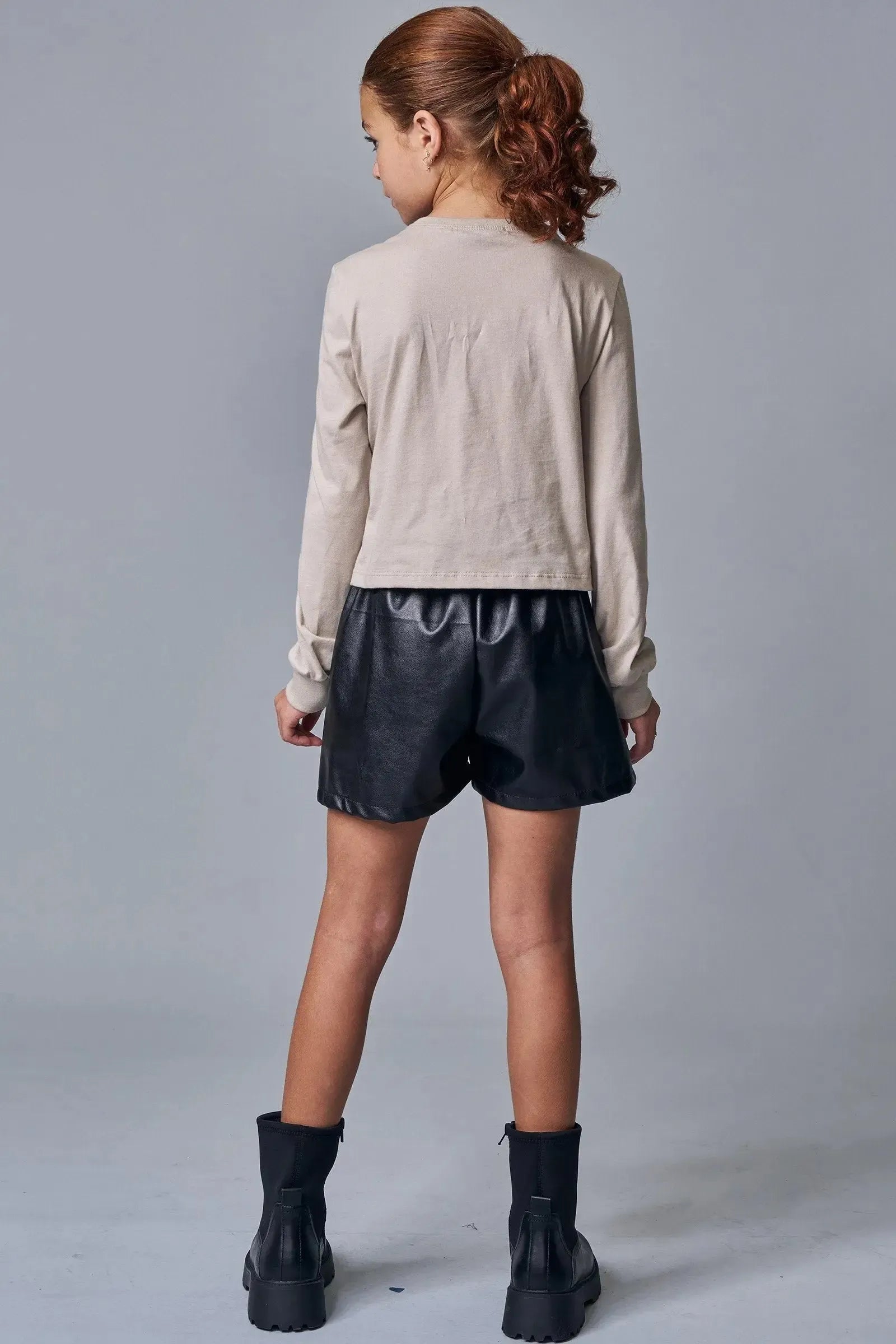 Conjunto de Blusa Boxy Over em Meia Malha e Shorts em Couro Sintético 90758 Lilimoon Teen Menina