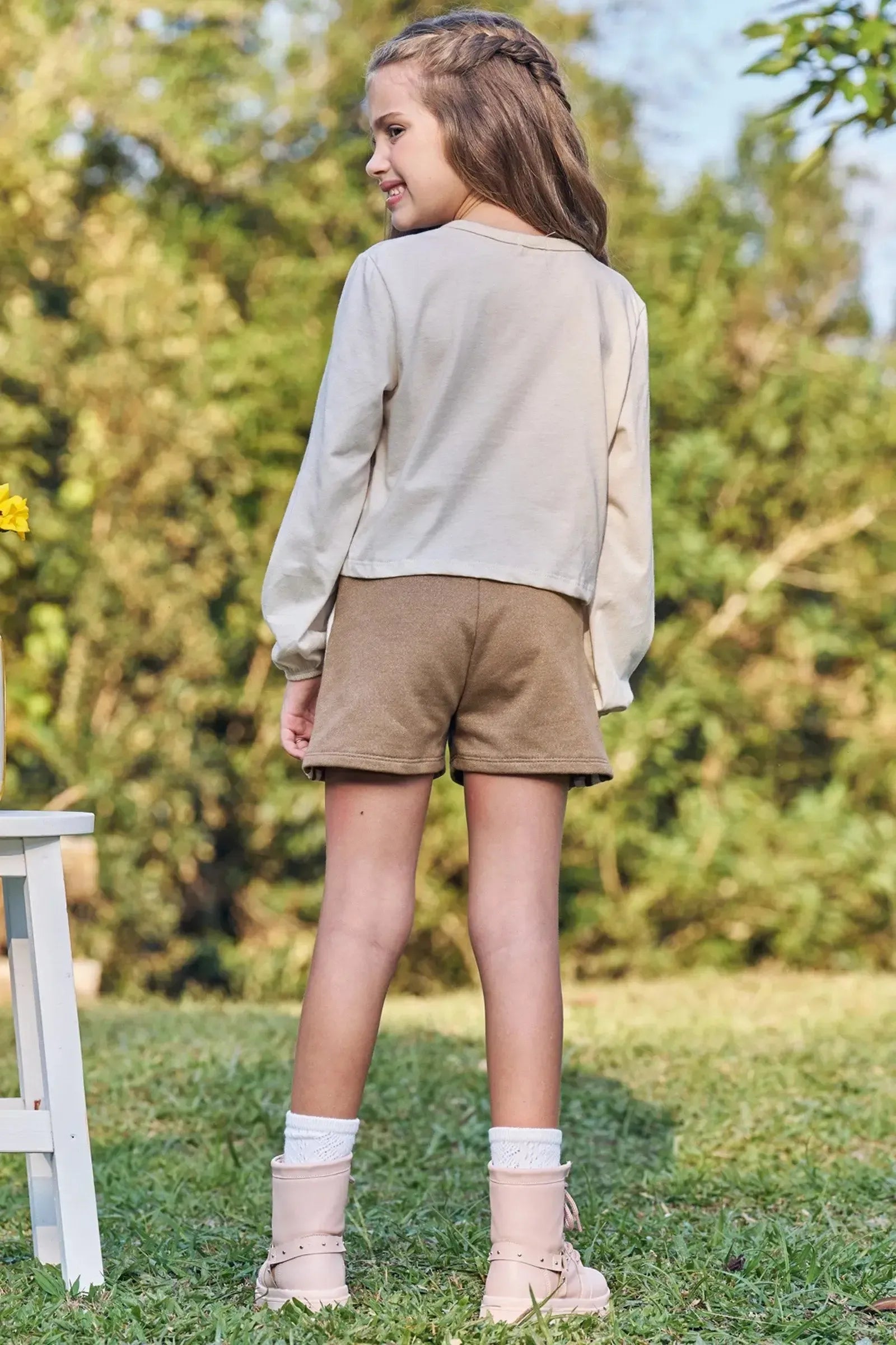 Conjunto de Blusa Boxy Over em Meia Malha e Shorts em Moletom Rajado sem Pelúcia 89592 Kukiê Infantil Menina