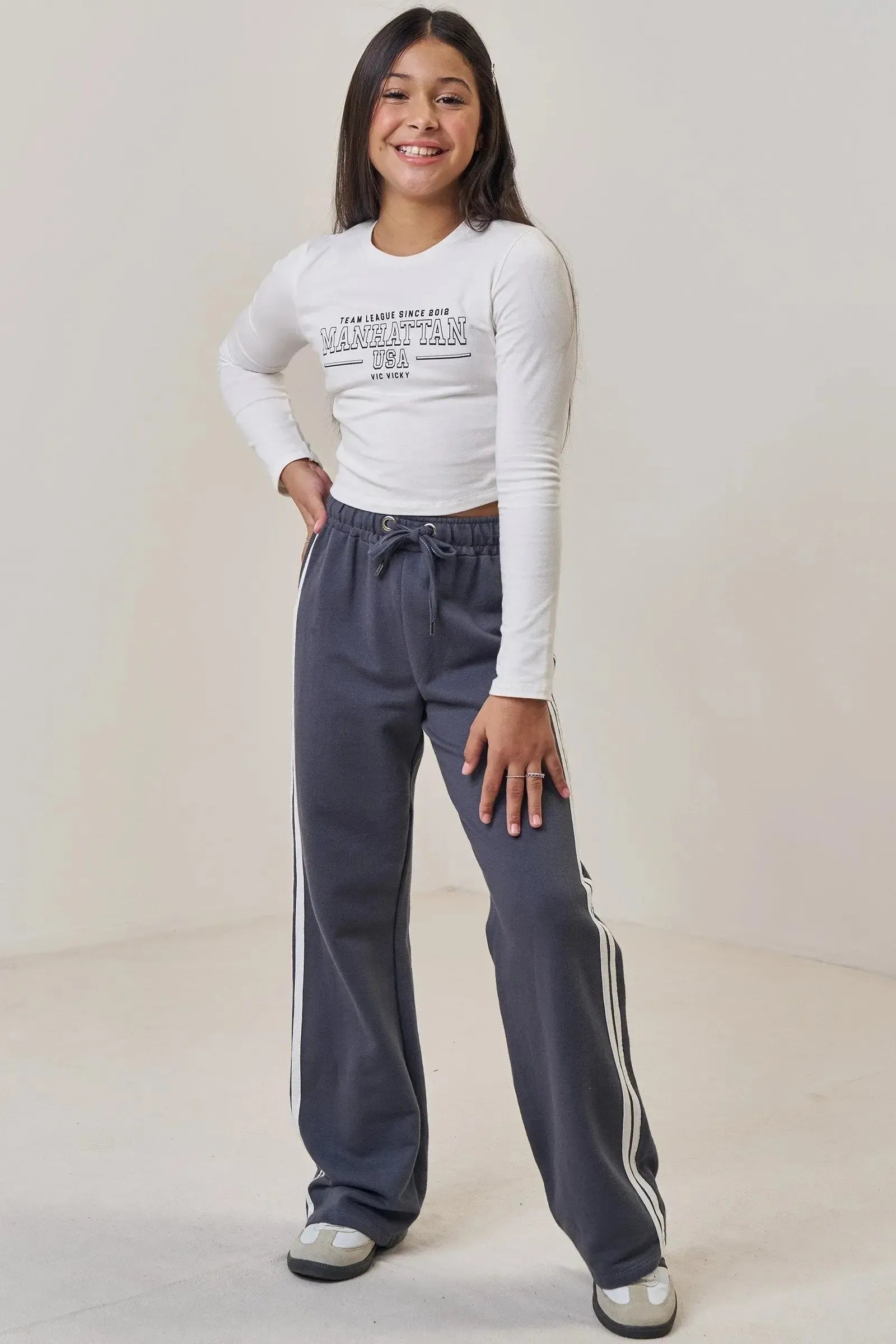 Conjunto de Blusa Cropped em Cotton e Calça Wide em Moletom sem Pelúcia 89717 Vic&Vicky Teen Menina