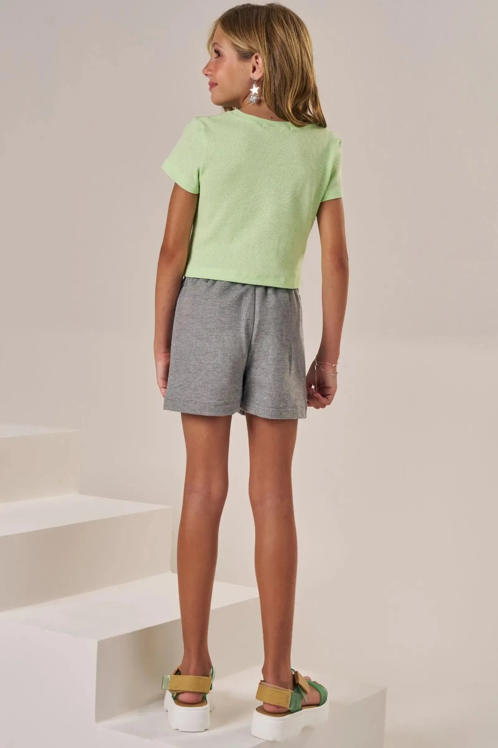 Conjunto de Blusa Cropped em Malha Little Waffle e Shorts em Moletom sem Pelúcia 86592 Lilimoon Teen Menina