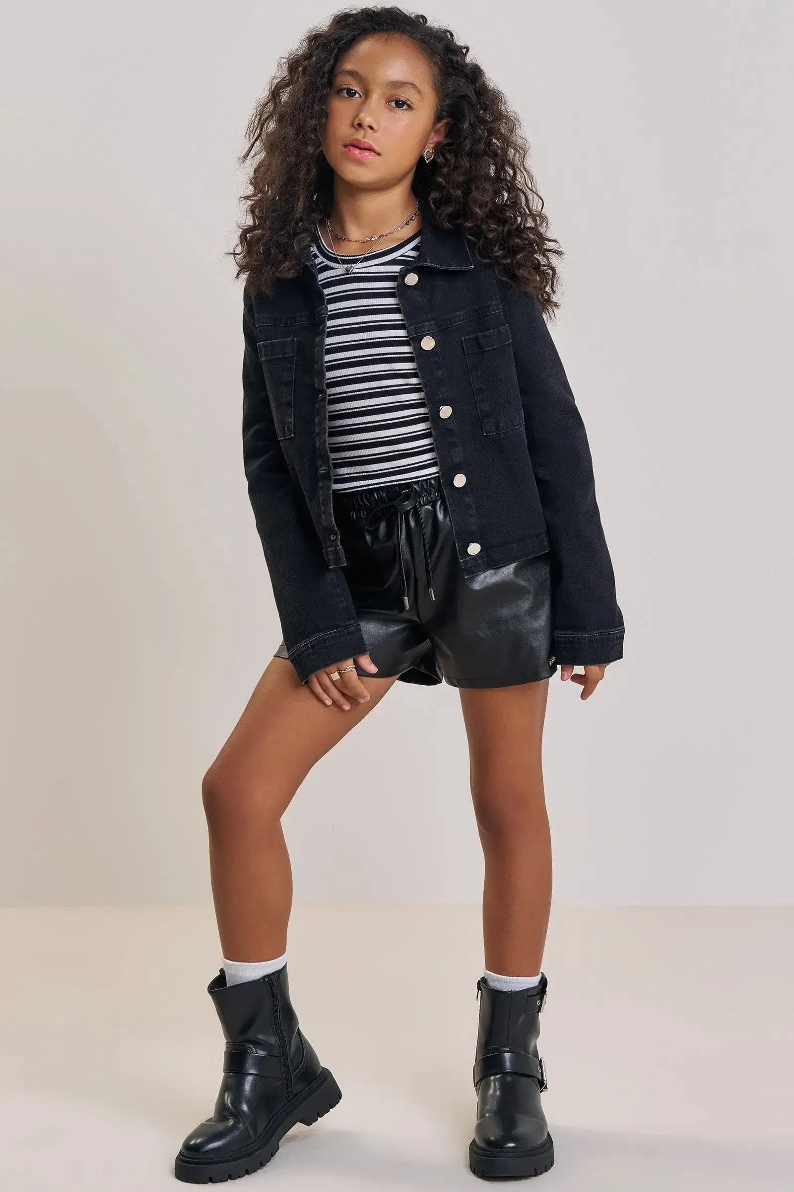 Conjunto de Blusa em Canelado Luna de Viscose e Shorts em Couro Eco 89711 Vic&Vicky Teen Menina