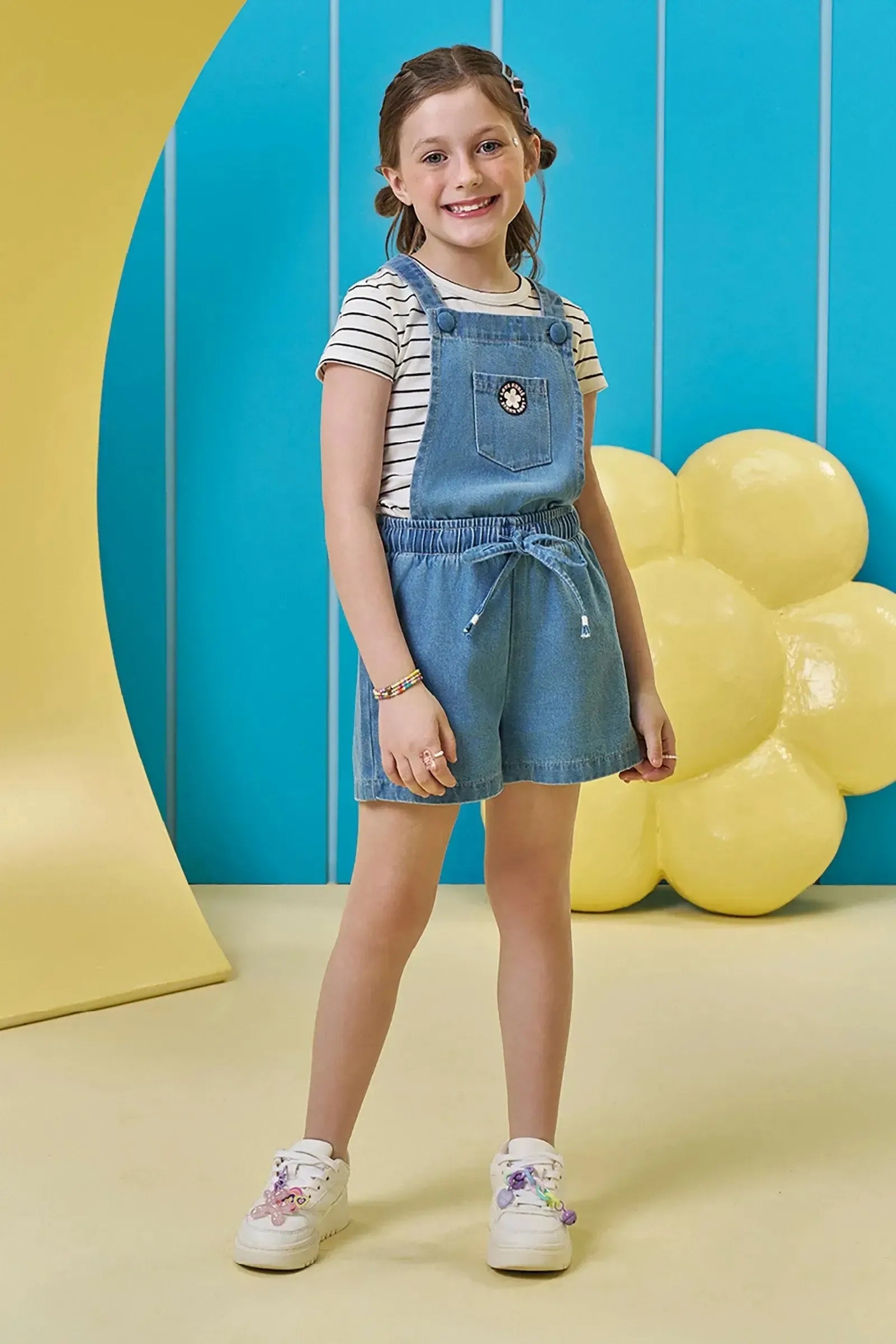 Conjunto de Blusa em Cotton Fio Tinto e Jardineira em Jeans 97130 Kukiê Infantil Menina