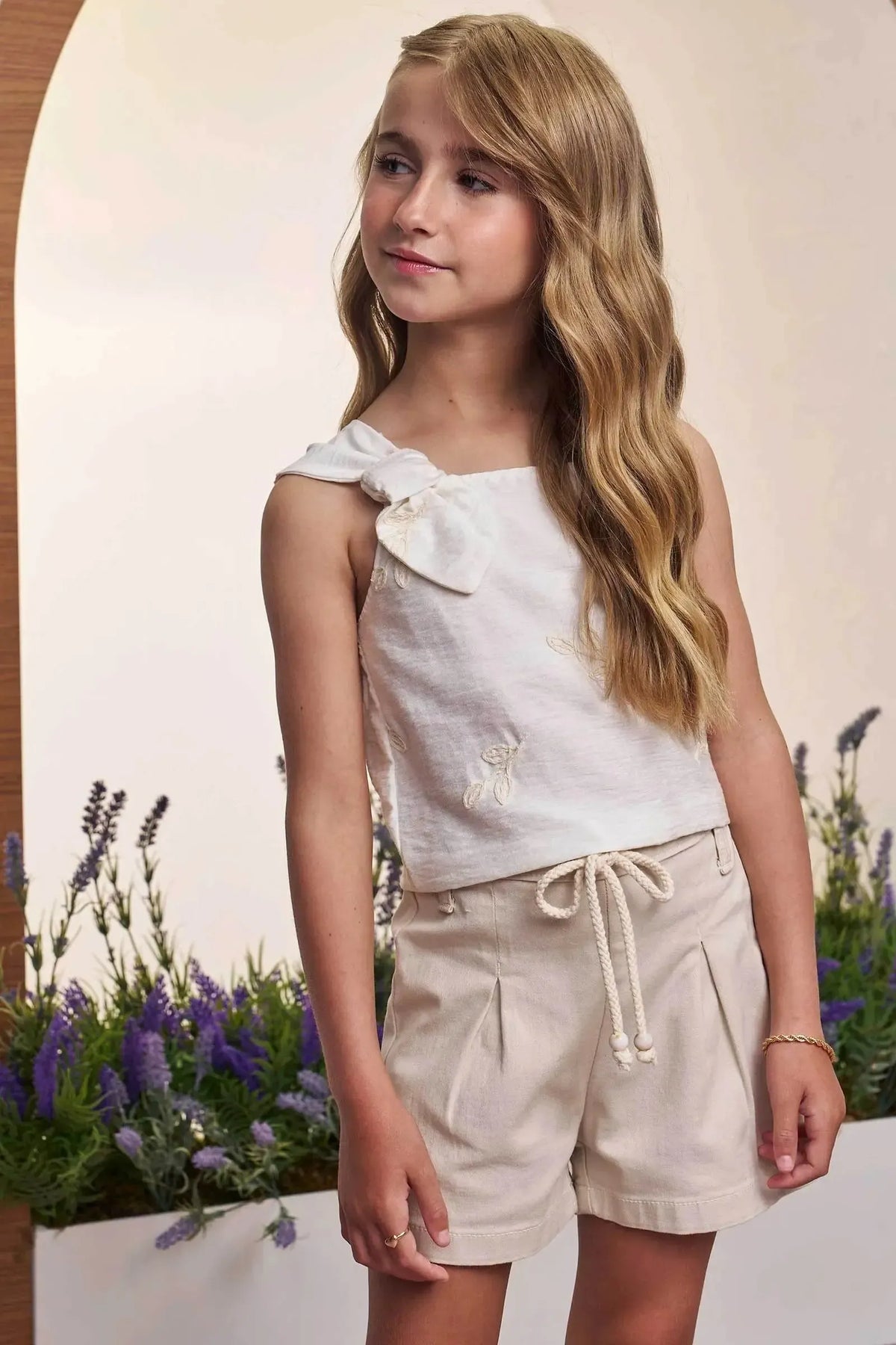 Conjunto de Blusa em Linho Bordado Folhas e Shorts em Sarja com Elastano 98670 Infanti Infantil Menina