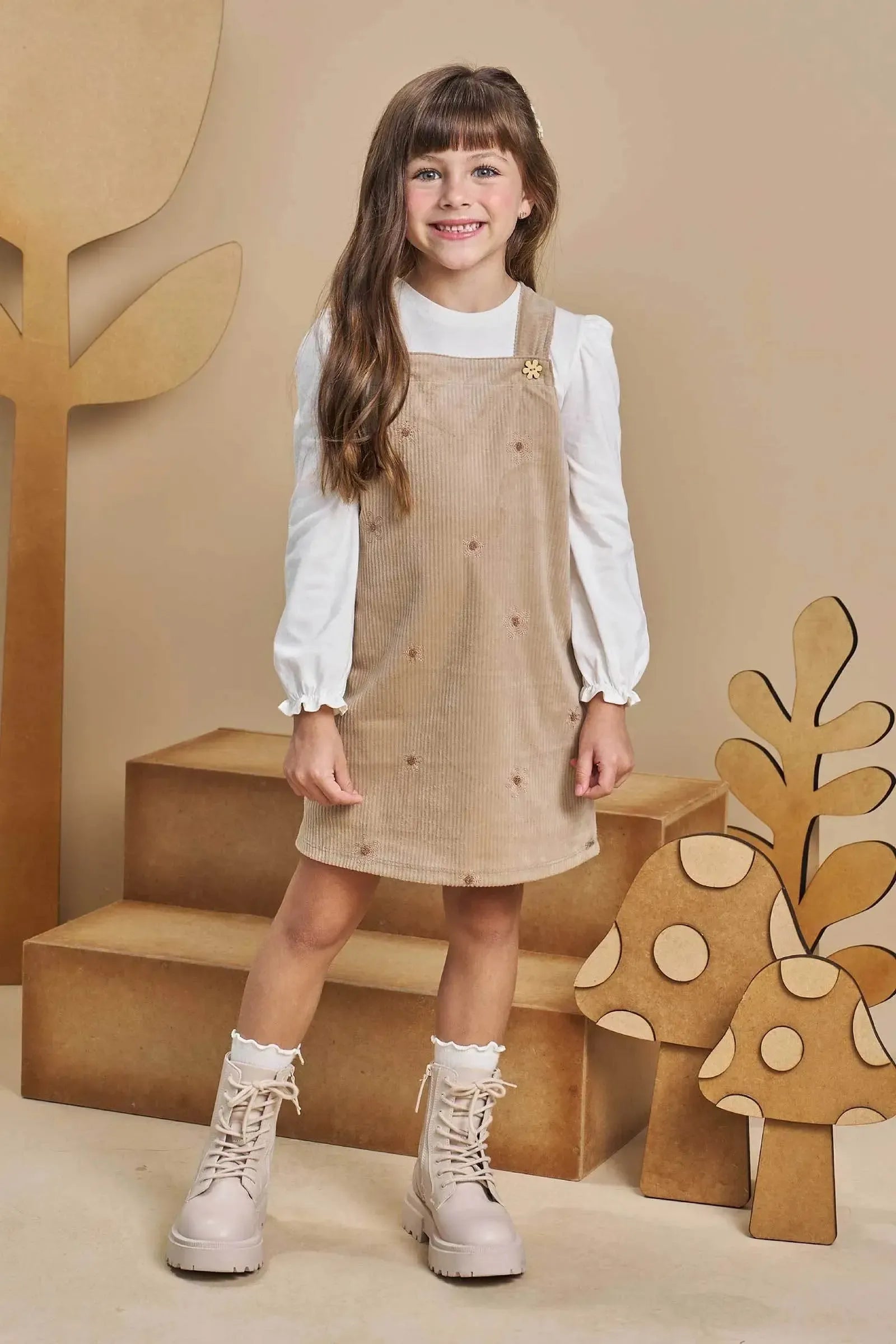 Conjunto de Blusa em Meia Malha com Salopete em Malha Veludo Cotelê Bordado 93486 Infanti Infantil Menina