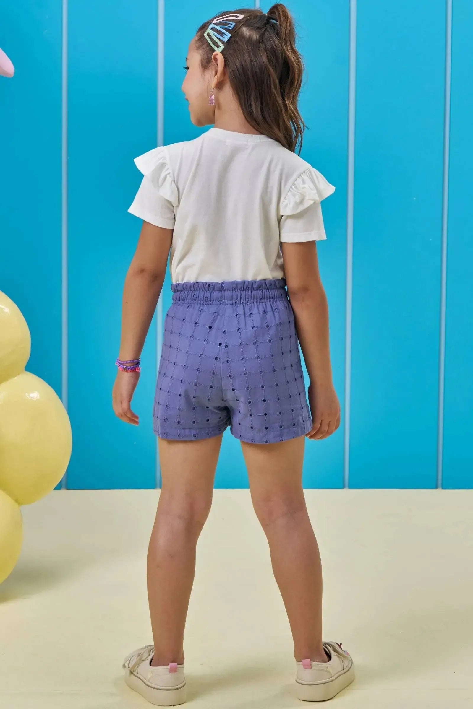Conjunto de Blusa em Meia Malha e Shorts em Laise Bordada 93671 Kukiê Infantil Menina