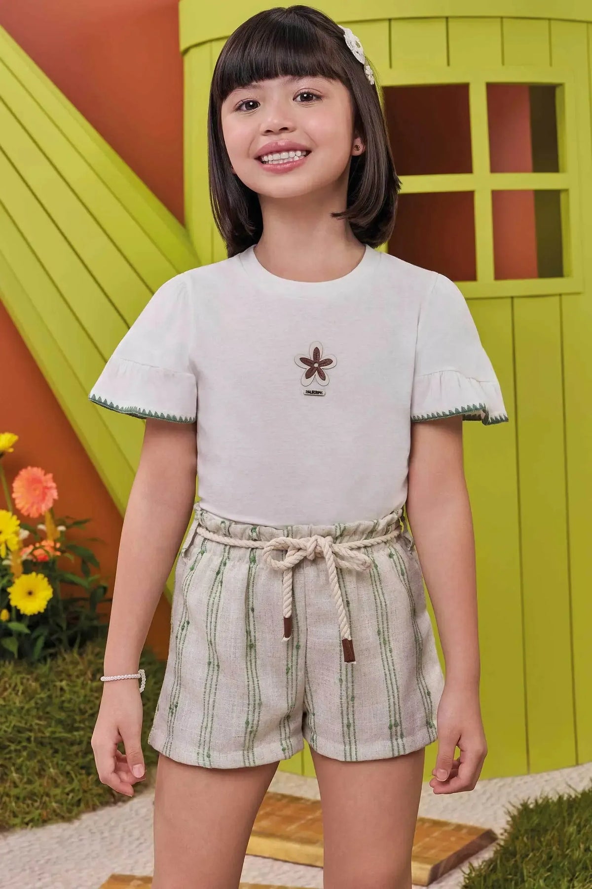 Conjunto de Blusa em Meia Malha e Shorts em Linho Bordado Listras 98273 Kukiê Infantil Menina