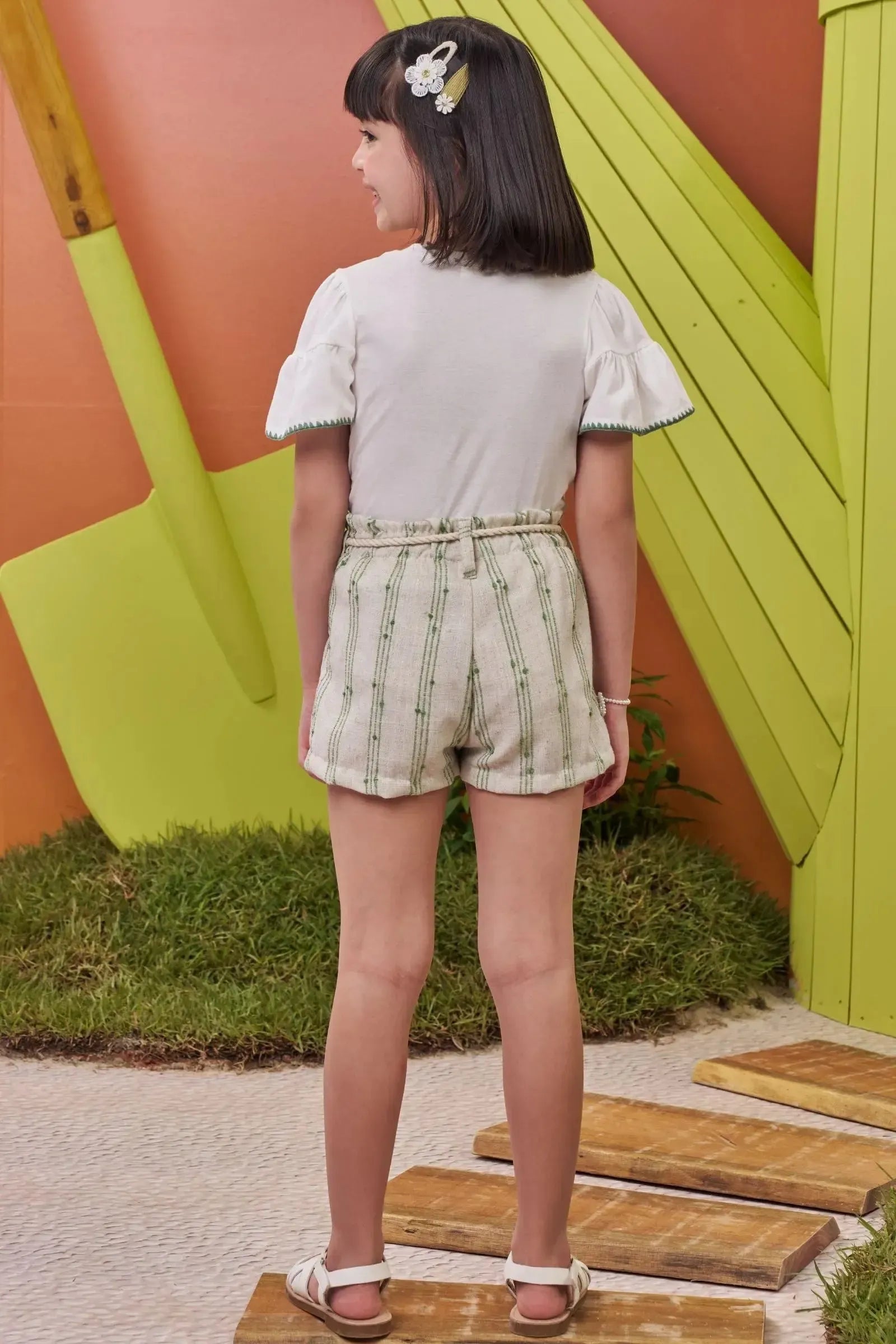 Conjunto de Blusa em Meia Malha e Shorts em Linho Bordado Listras 98273 Kukiê Infantil Menina