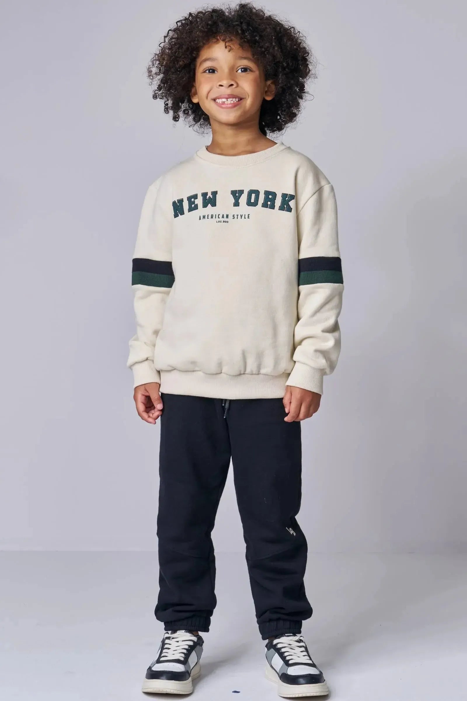 Conjunto de Blusão e Calça Jogger em Moletom com Pelúcia 90105 LucBoo Infantil Menino