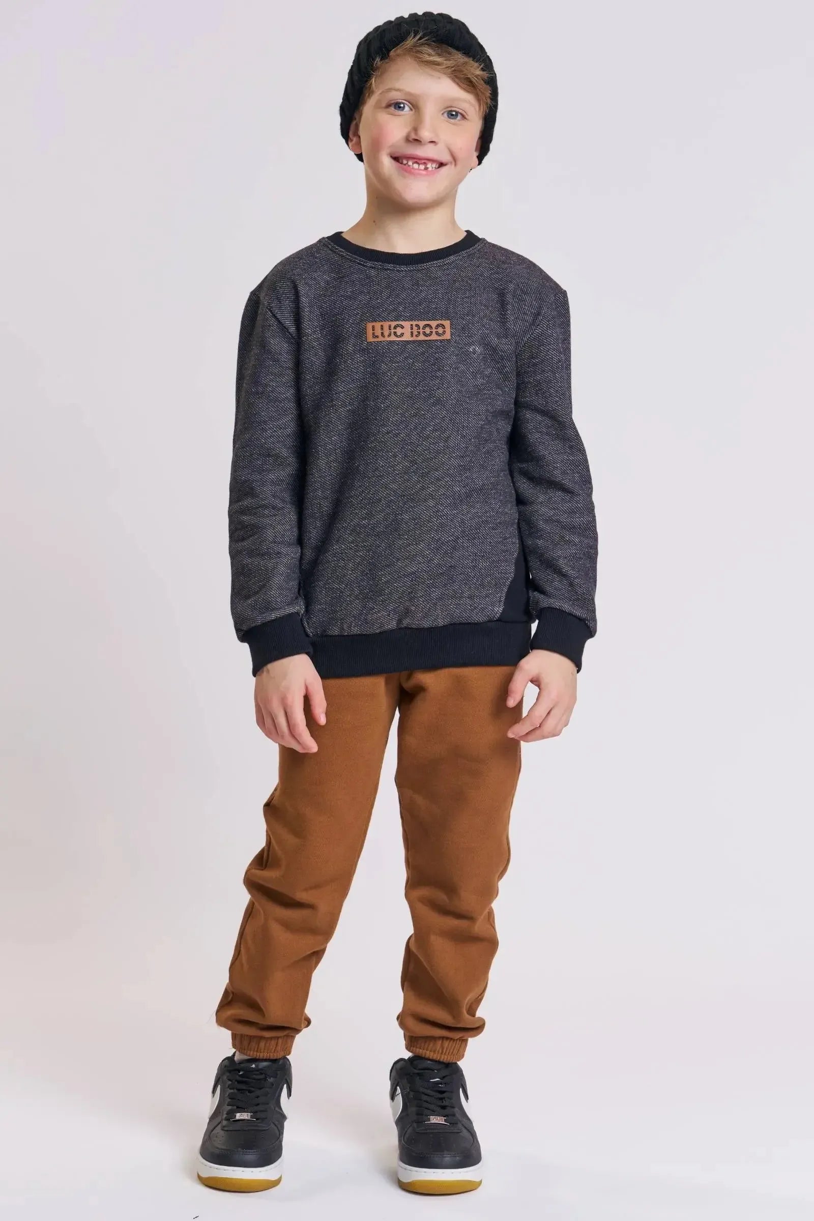 Conjunto de Blusão em Moletom Diagonal e Calça Jogger em Moletom com Pelúcia 89881 LucBoo Infantil Menino