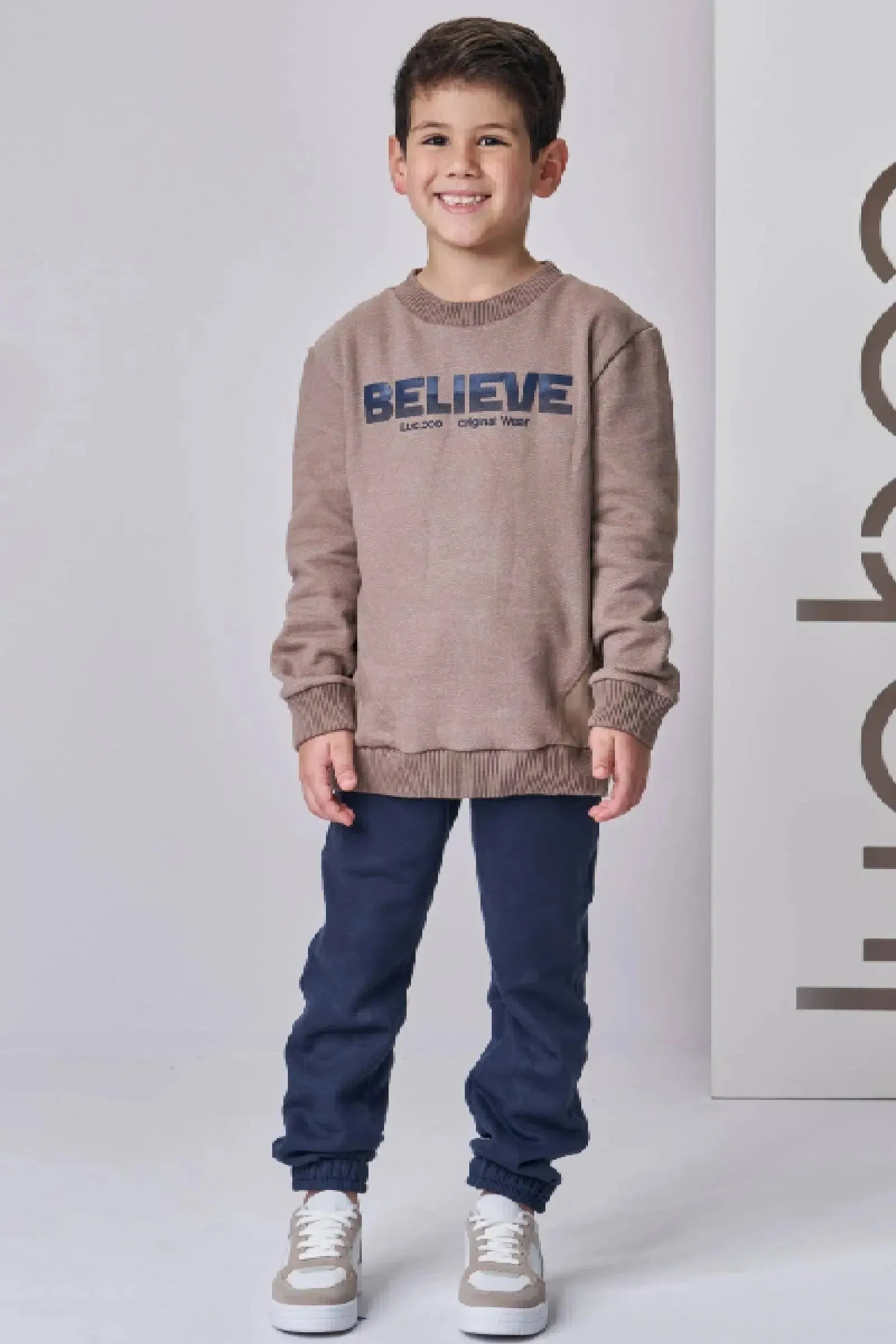 Conjunto de Blusão em Moletom Diagonal e Calça Jogger em Moletom com Pelúcia 89888 LucBoo Infantil Menino