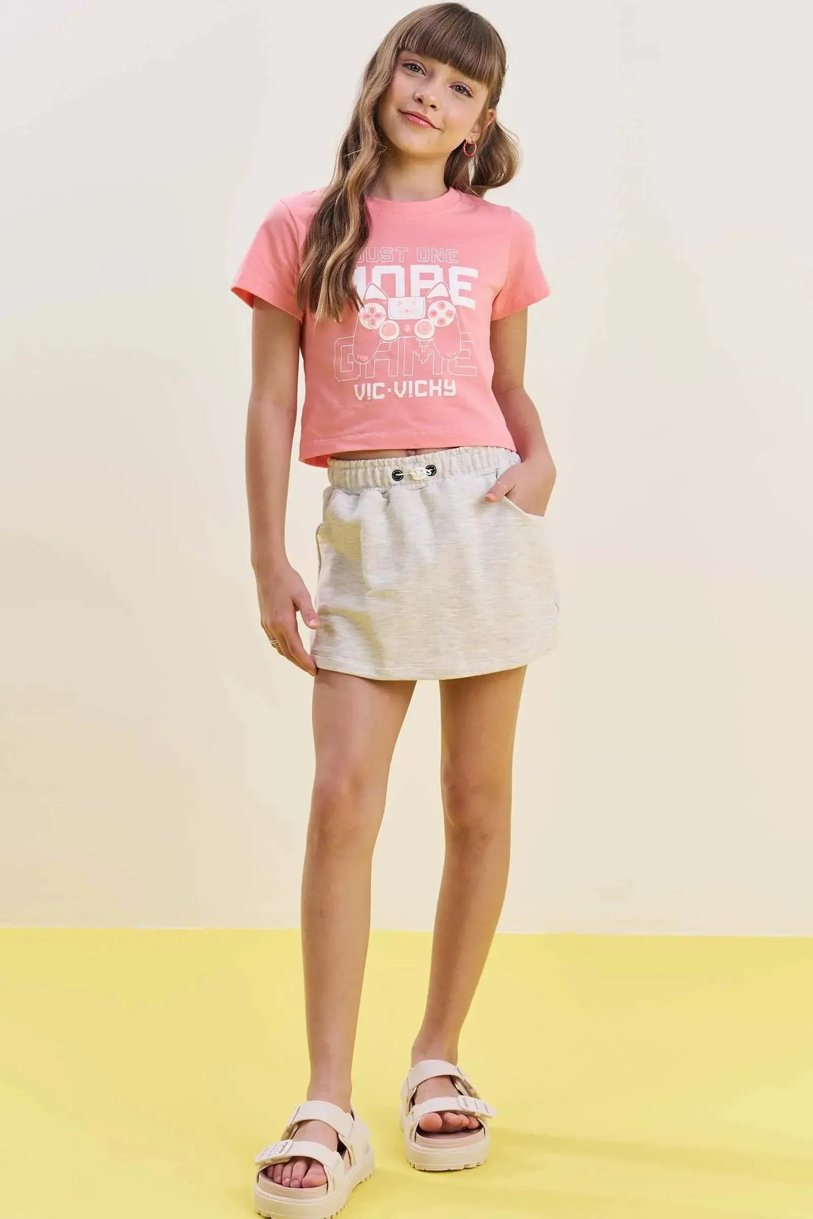 Conjunto de Camiseta Boxy em Meia Malha e Short Saia em Moletom 85302 Vic&Vicky Teen Menina