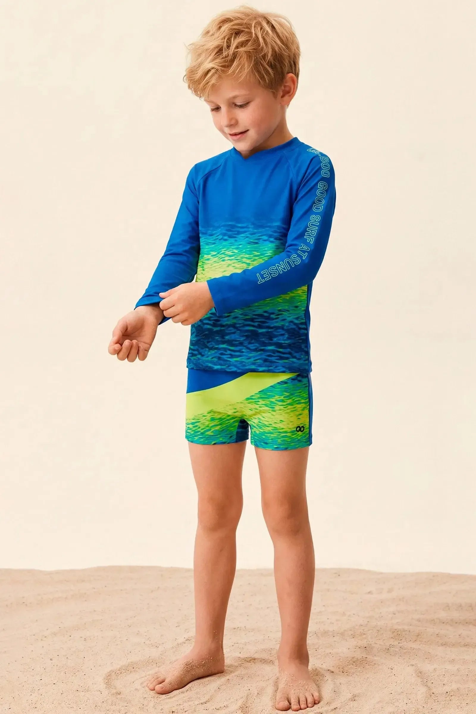 Conjunto de Camiseta e Sunga em Malha UV Dry com Proteção UV50+ 24693 LucBoo Infantil Menino