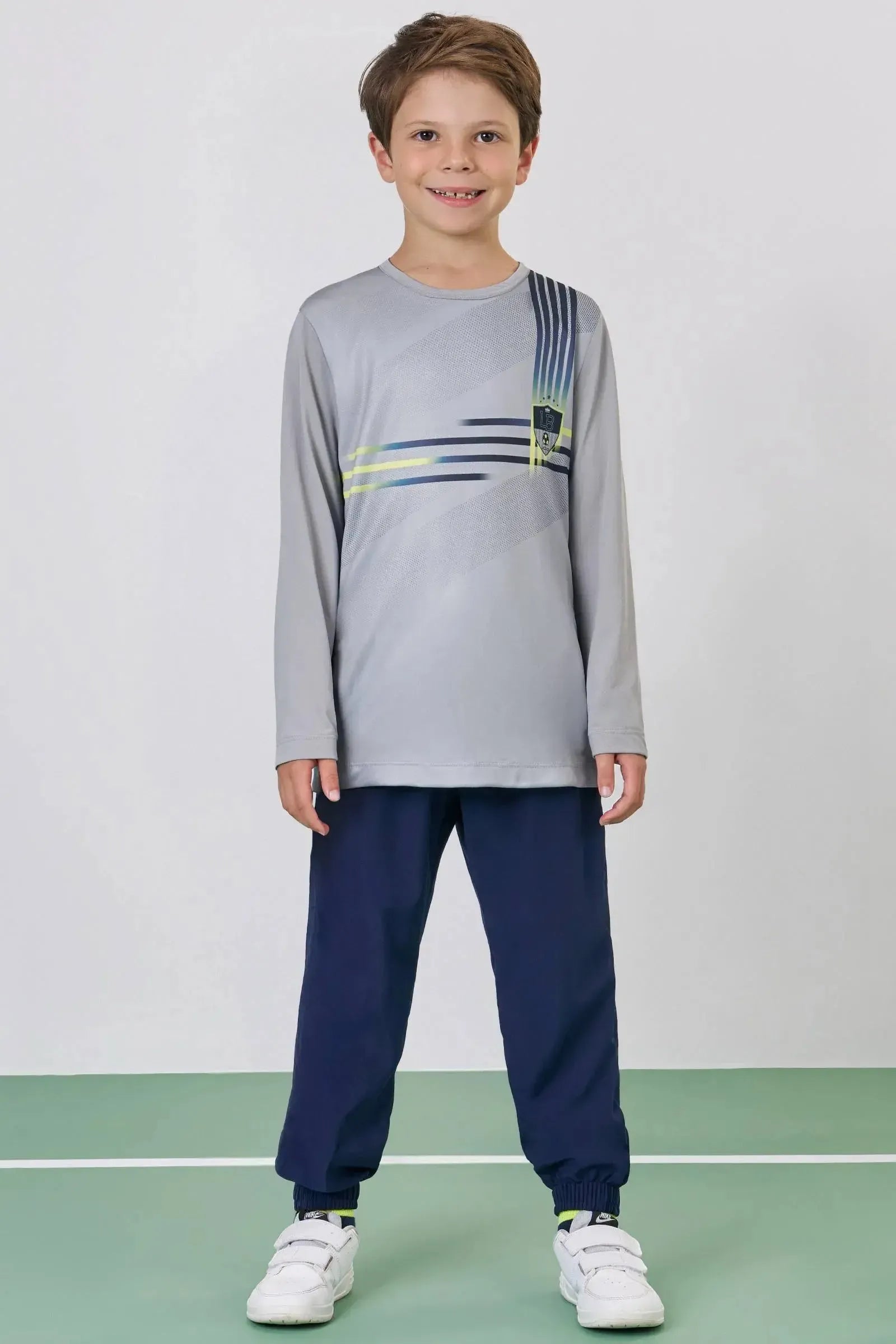 Conjunto de Camiseta em Malha Air Fit e Calça Jogger em Nylon Hidronatic com Elastano 90520 LucBoo Infantil Menino