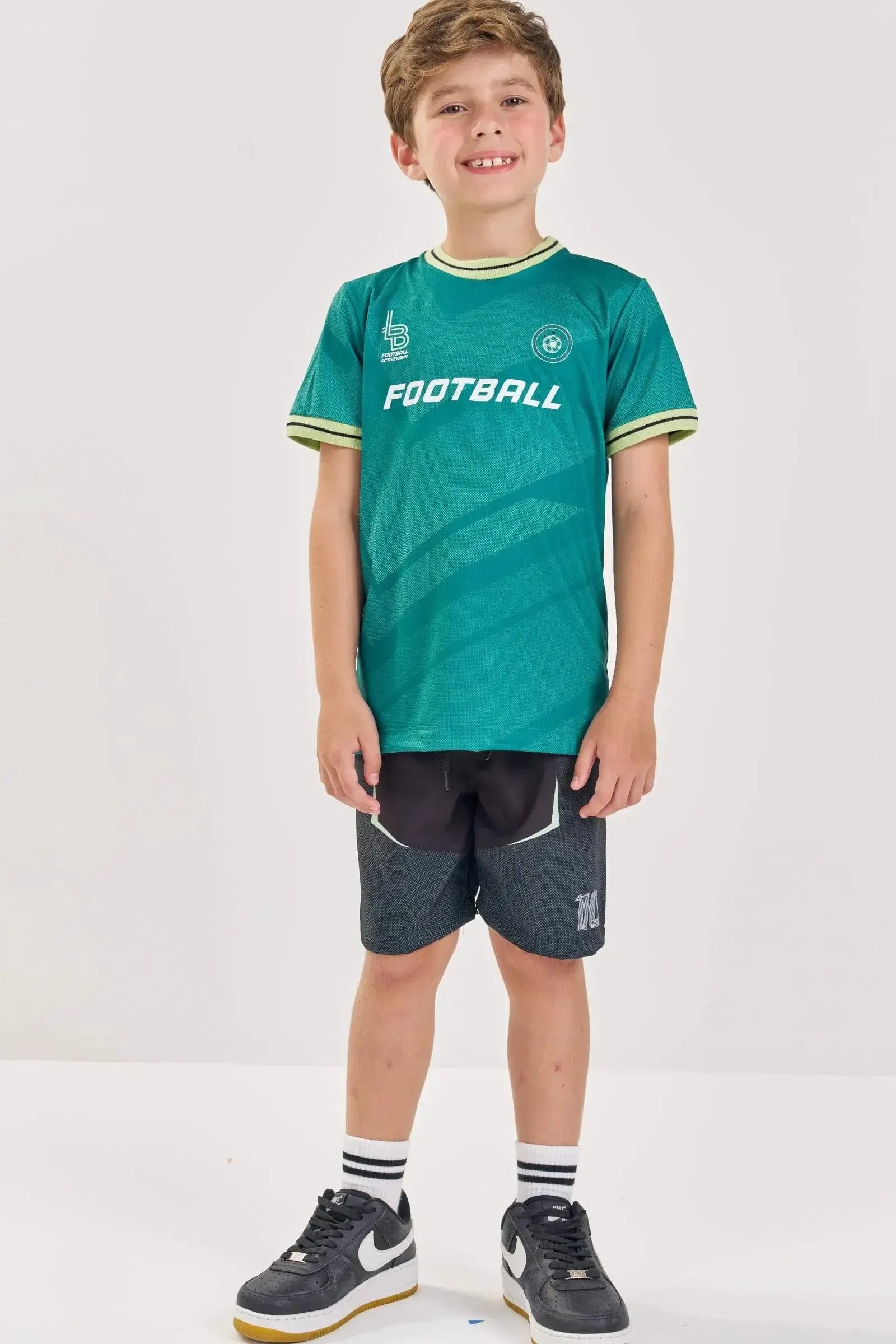 Conjunto de Camiseta em Malha Space Green e Bermuda em Nylon Ergonomic com Elastano 88005 LucBoo Infantil Menino