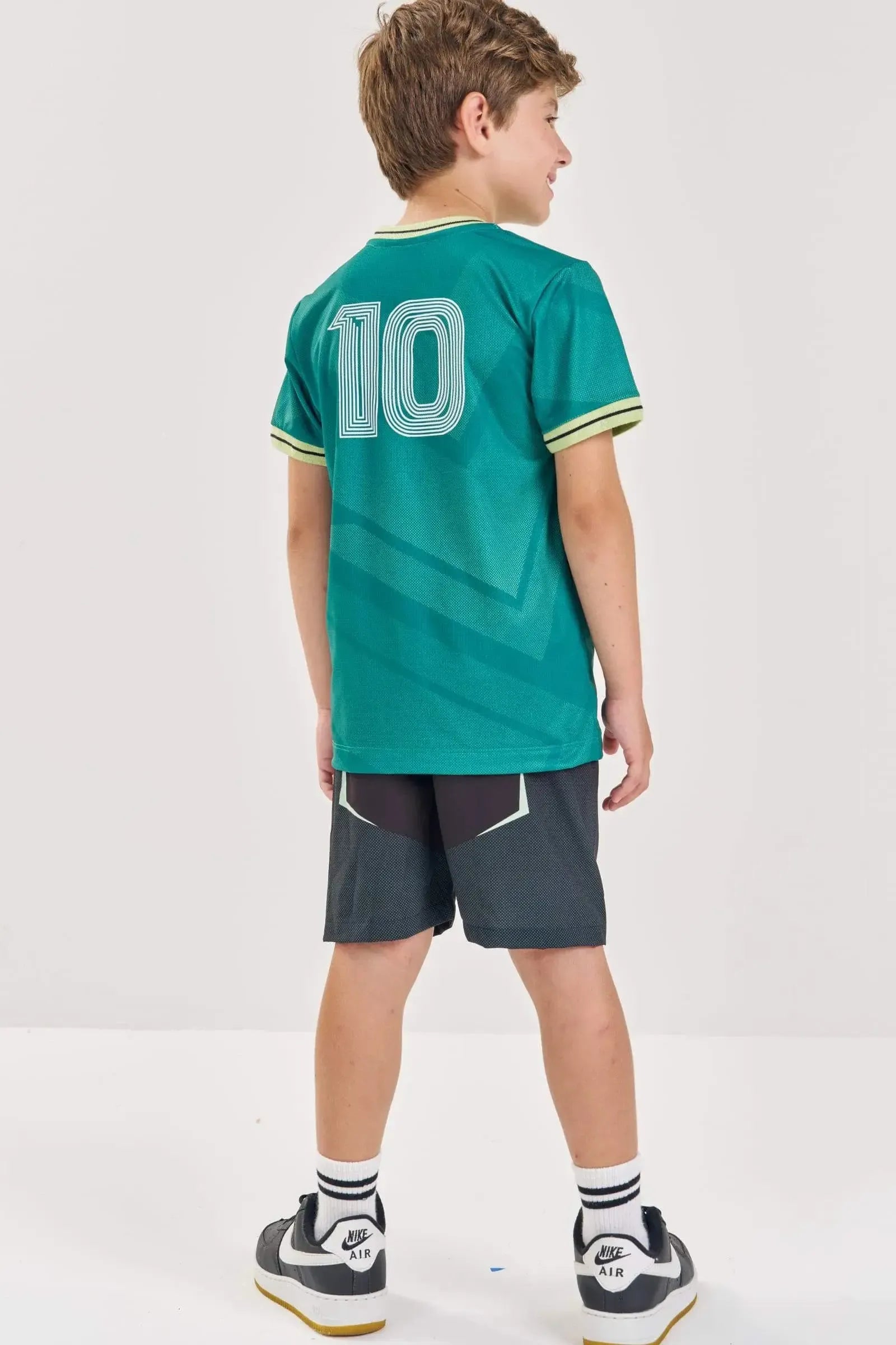 Conjunto de Camiseta em Malha Space Green e Bermuda em Nylon Ergonomic com Elastano 88005 LucBoo Infantil Menino