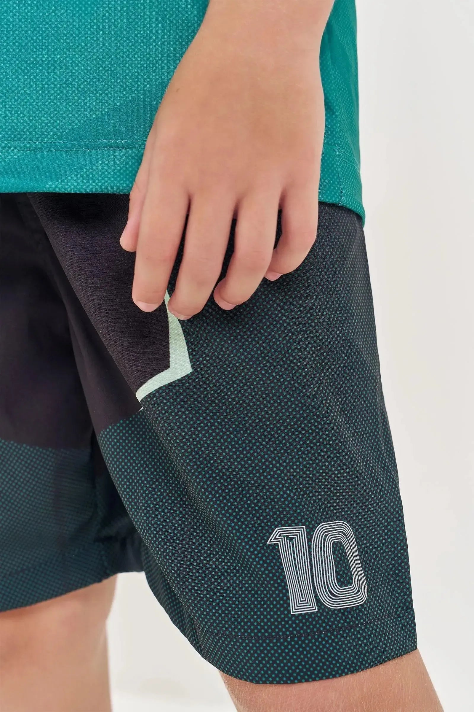 Conjunto de Camiseta em Malha Space Green e Bermuda em Nylon Ergonomic com Elastano 88005 LucBoo Infantil Menino