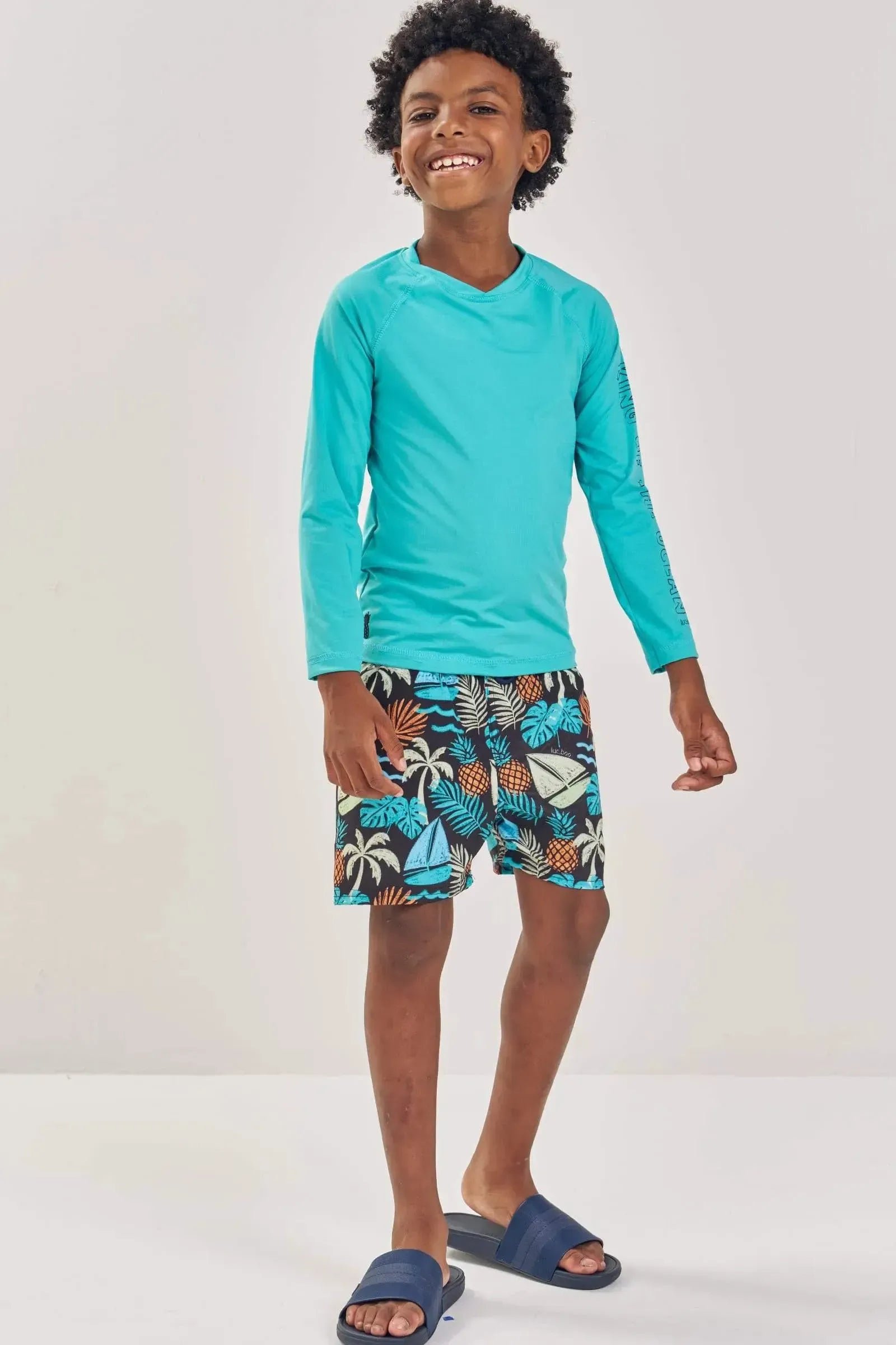 Conjunto de Camiseta em Malha UV Dry com Proteção UV 50+ e Bermuda em Nylon com Elastano 88020 LucBoo Infantil Menino