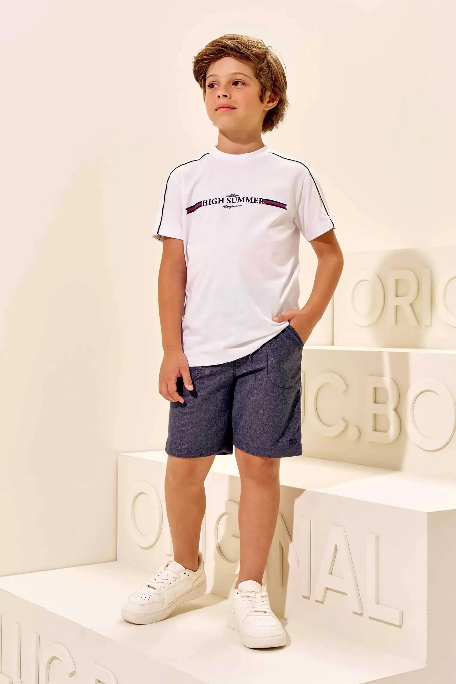 Conjunto de Camiseta em Meia Malha e Bermuda em Cotton Jeans com Elastano 96994 LucBoo Infantil Menino