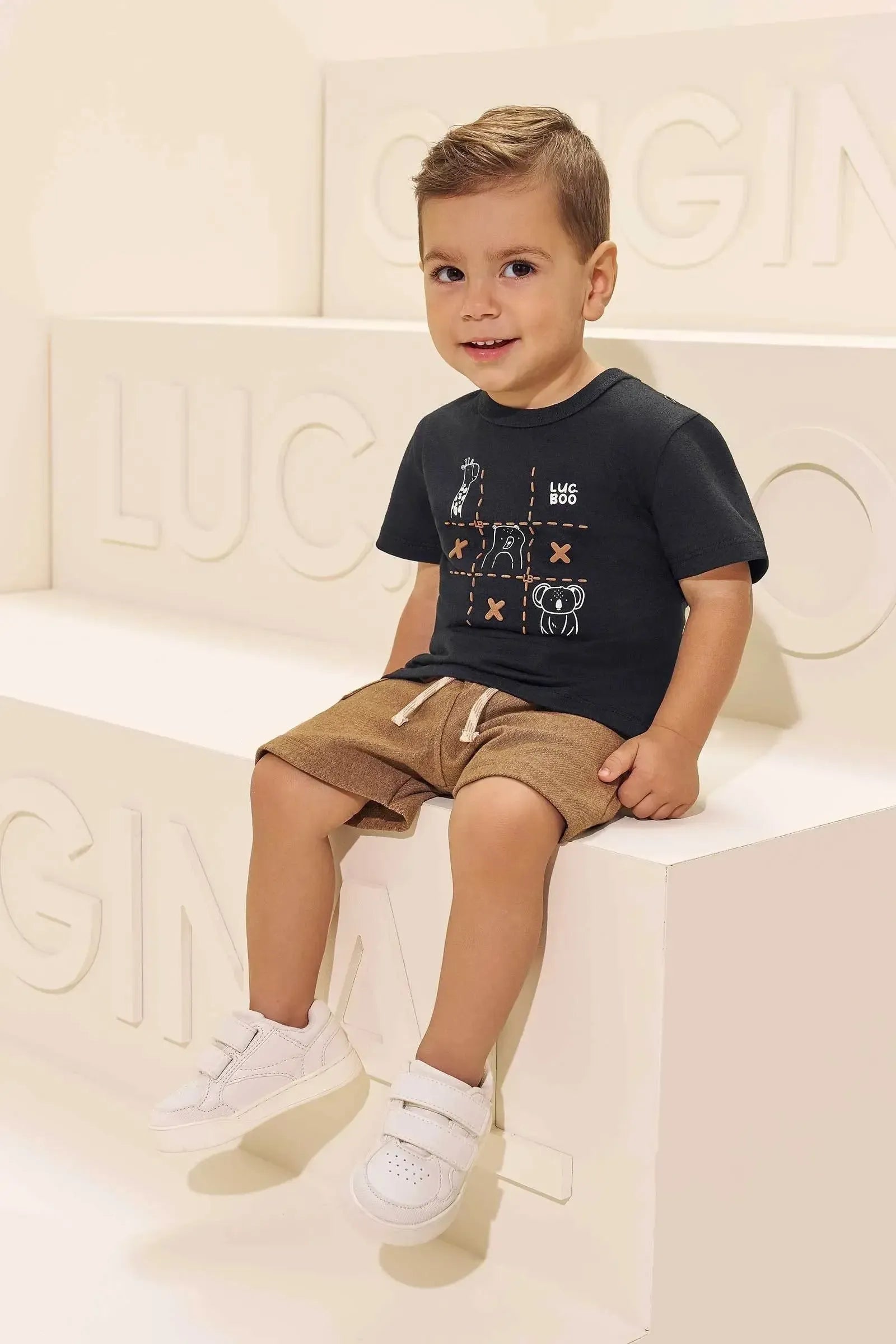Conjunto de Camiseta em Meia Malha e Bermuda em Cotton Jeans com Elastano 97266 LucBoo Bebê Menino