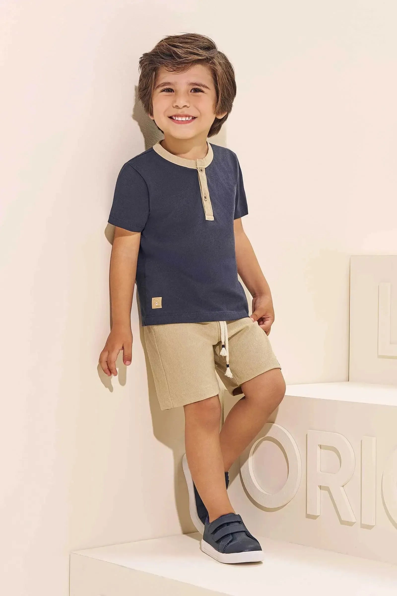 Conjunto de Camiseta em Meia Malha e Bermuda em Cottton Jeans com Elastano 97189 LucBoo Infantil Menino