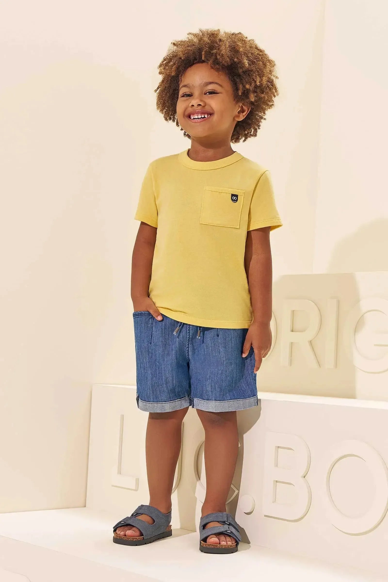 Conjunto de Camiseta em Meia Malha e Bermuda em Jeans Benicio com Elastano 97270 LucBoo Infantil Menino