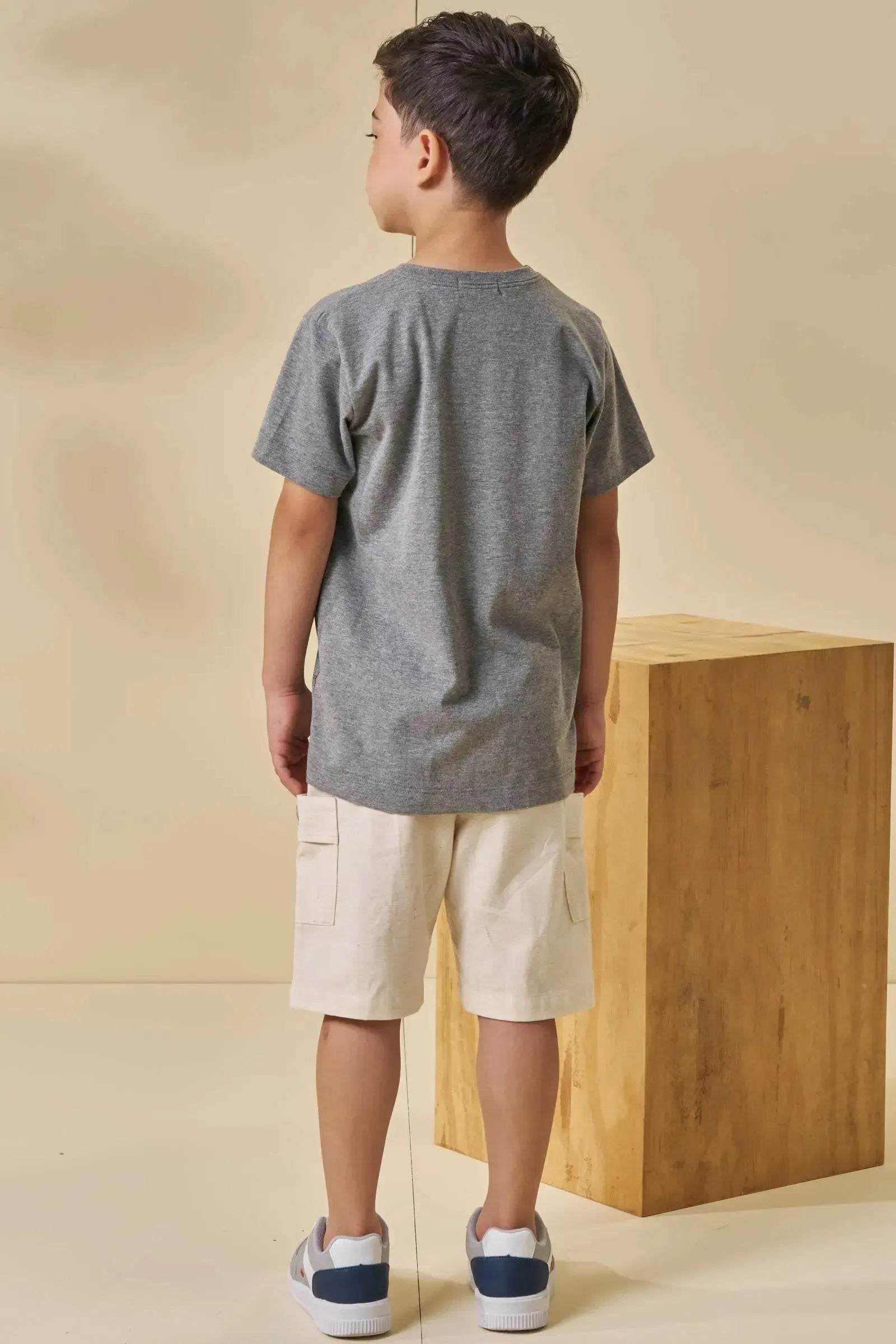 Conjunto de Camiseta em Meia Malha e Bermuda em Linho Santorine com Elastano 97176 LucBoo Infantil Menino