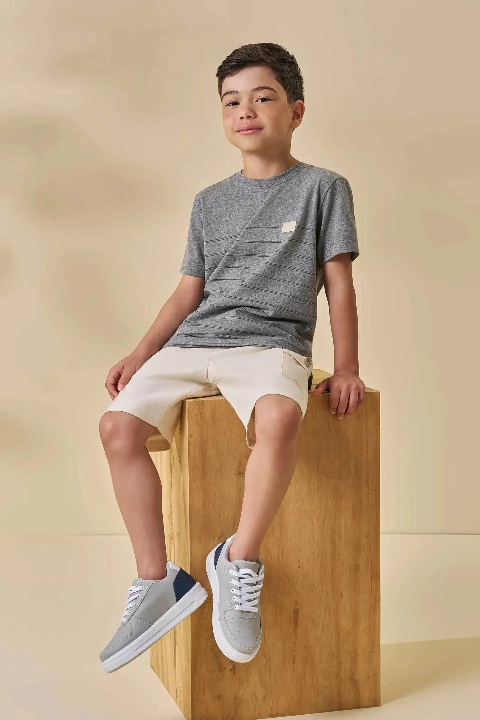 Conjunto de Camiseta em Meia Malha e Bermuda em Linho Santorine com Elastano 97176 LucBoo Infantil Menino