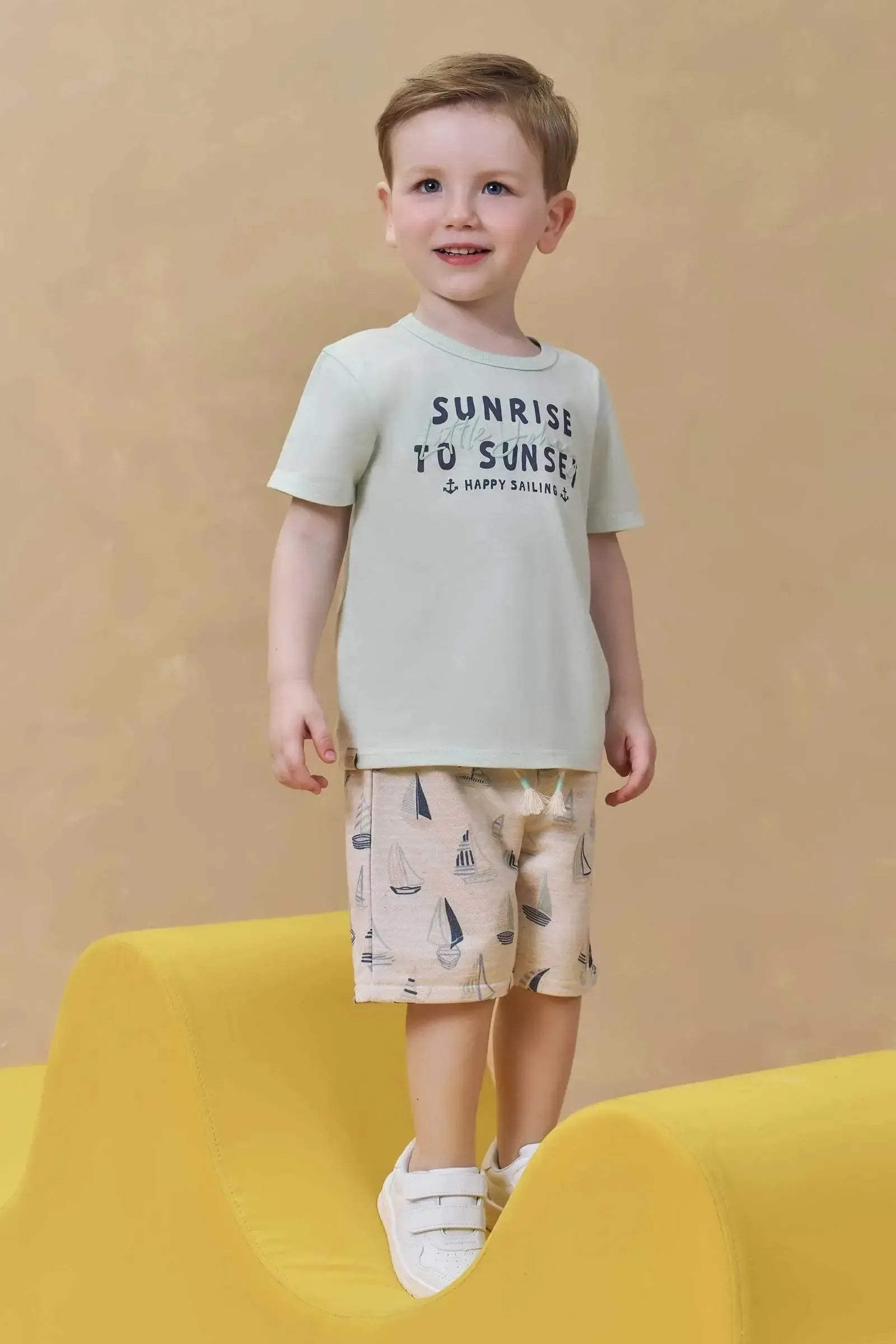 Conjunto de Camiseta em Meia Malha e Bermuda em Moletom Linho sem Pelúcia 95141 Johnny Fox Teen Menino
