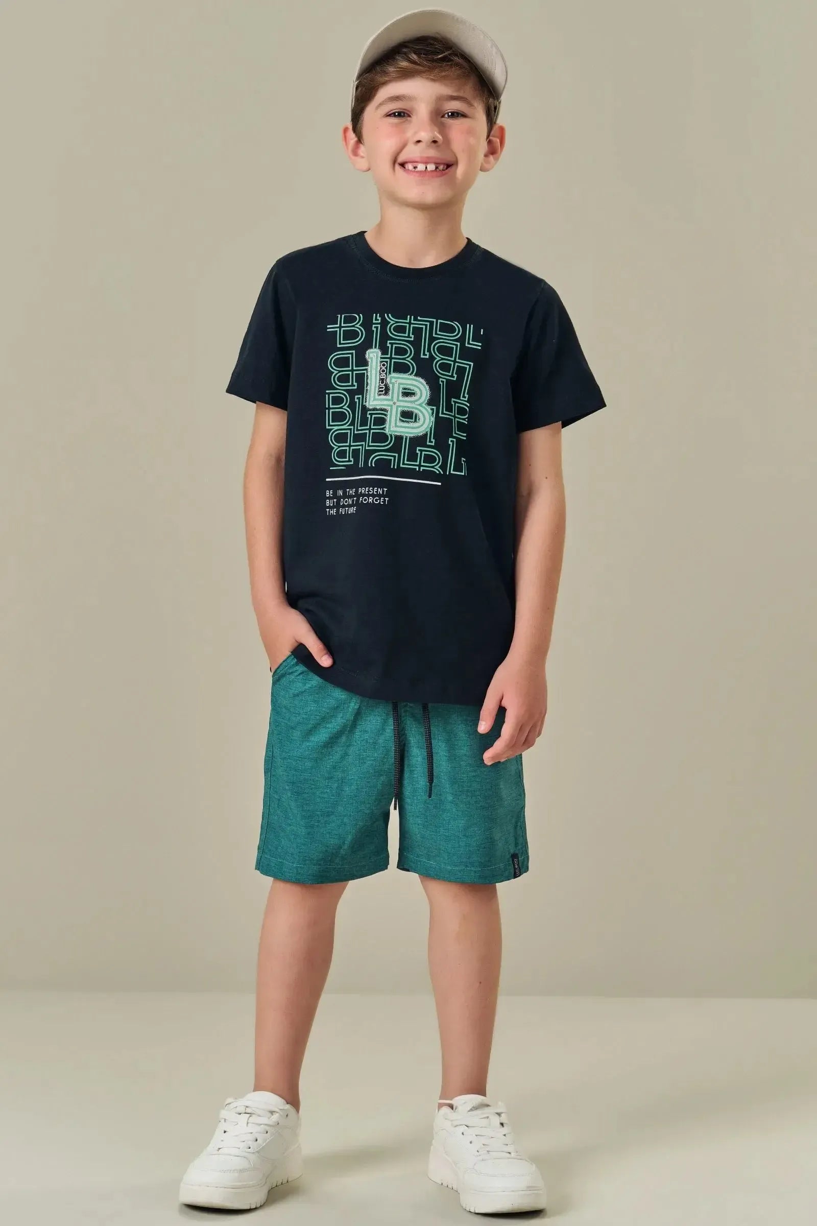 Conjunto de Camiseta em Meia Malha e Bermuda em Nylon Tecnospan com Elastano 84781 LucBoo Infantil Menino