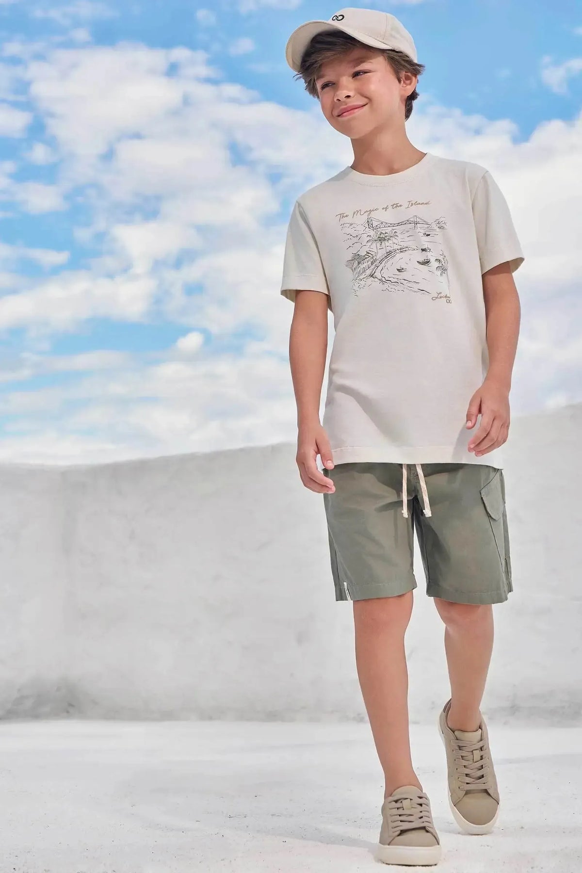 Conjunto de Camiseta em Meia Malha e Bermuda em Sarja Empapelada 99632 LucBoo Infantil Menino