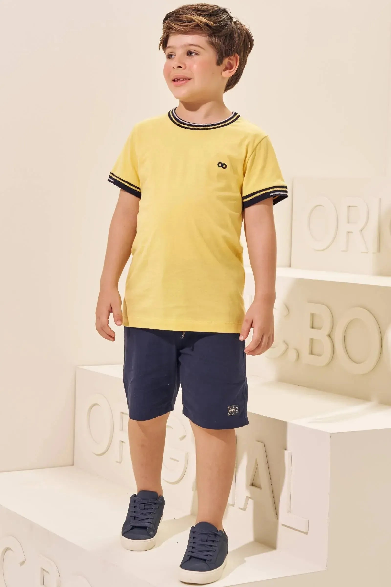 Conjunto de Camiseta em Meia Malha e Bermuda em Sarja Girassol com Elastano 96986 LucBoo Infantil Menino