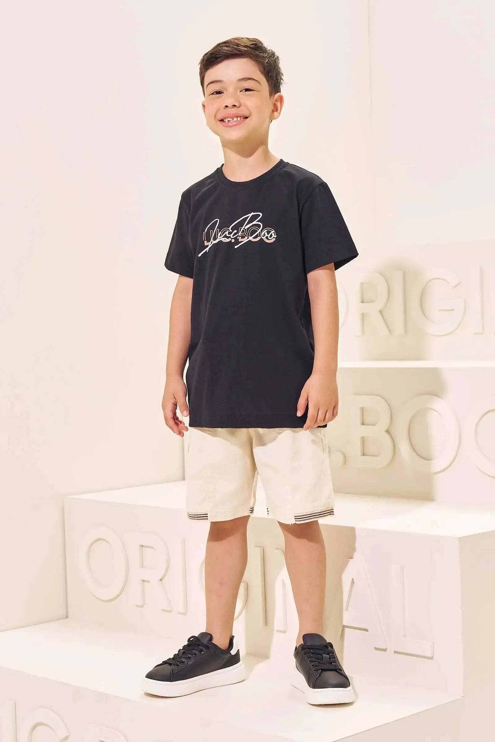 Conjunto de Camiseta em Meia Malha e Bermuda em Sarja Stretch com Elastano 96980 LucBoo Infantil Menino