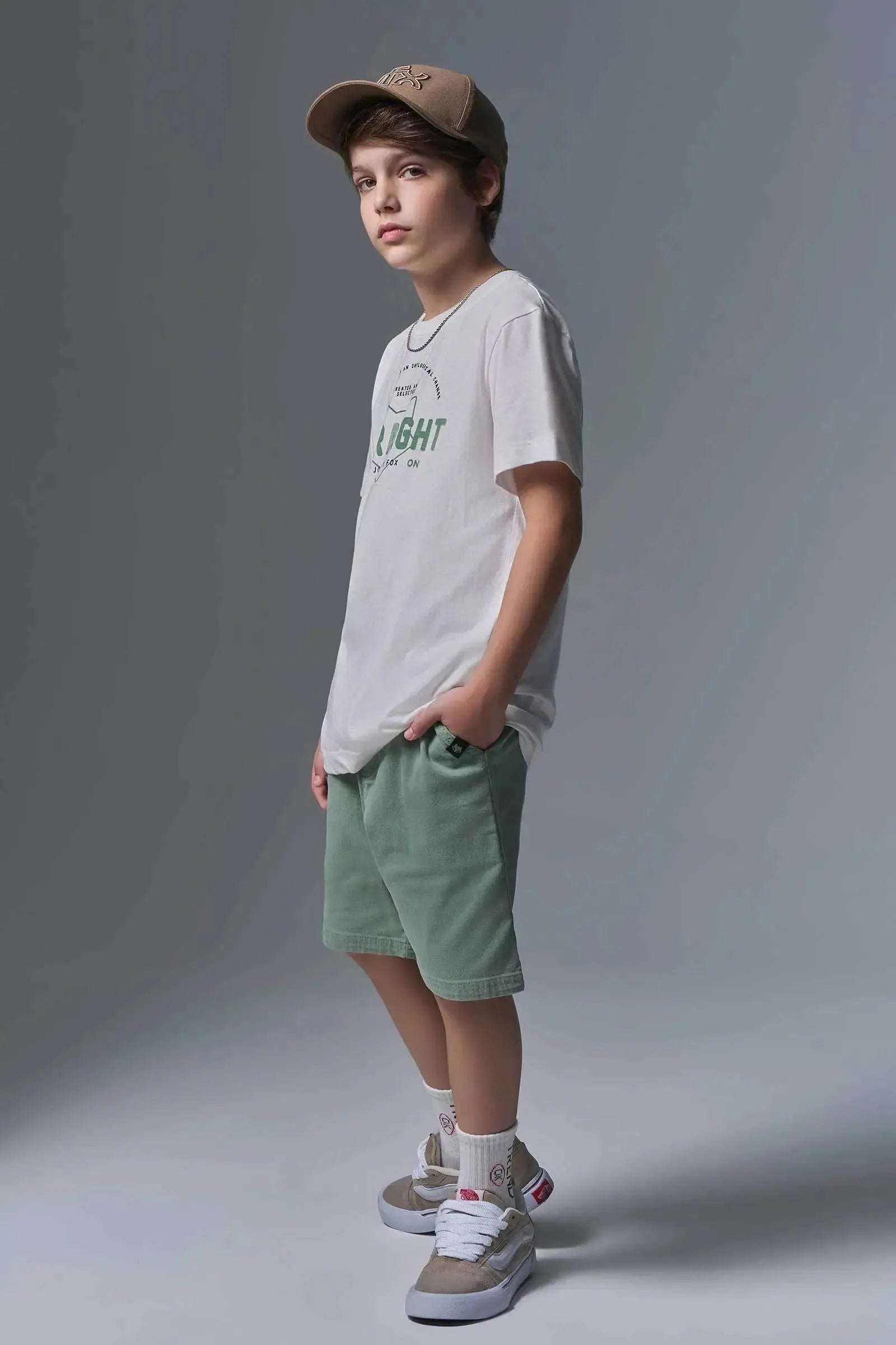 Conjunto de Camiseta em Meia Malha e Bermuda em Sarja Stretch com Elastano 96837 Johnny Fox Teen Menino