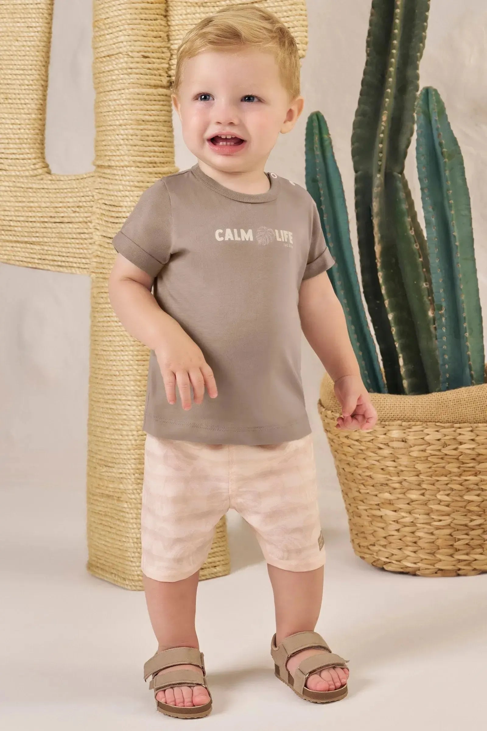 Conjunto de Camiseta em Meia Malha e Bermuda em Tecido com Elastano 86715 LucBoo Bebê Menino