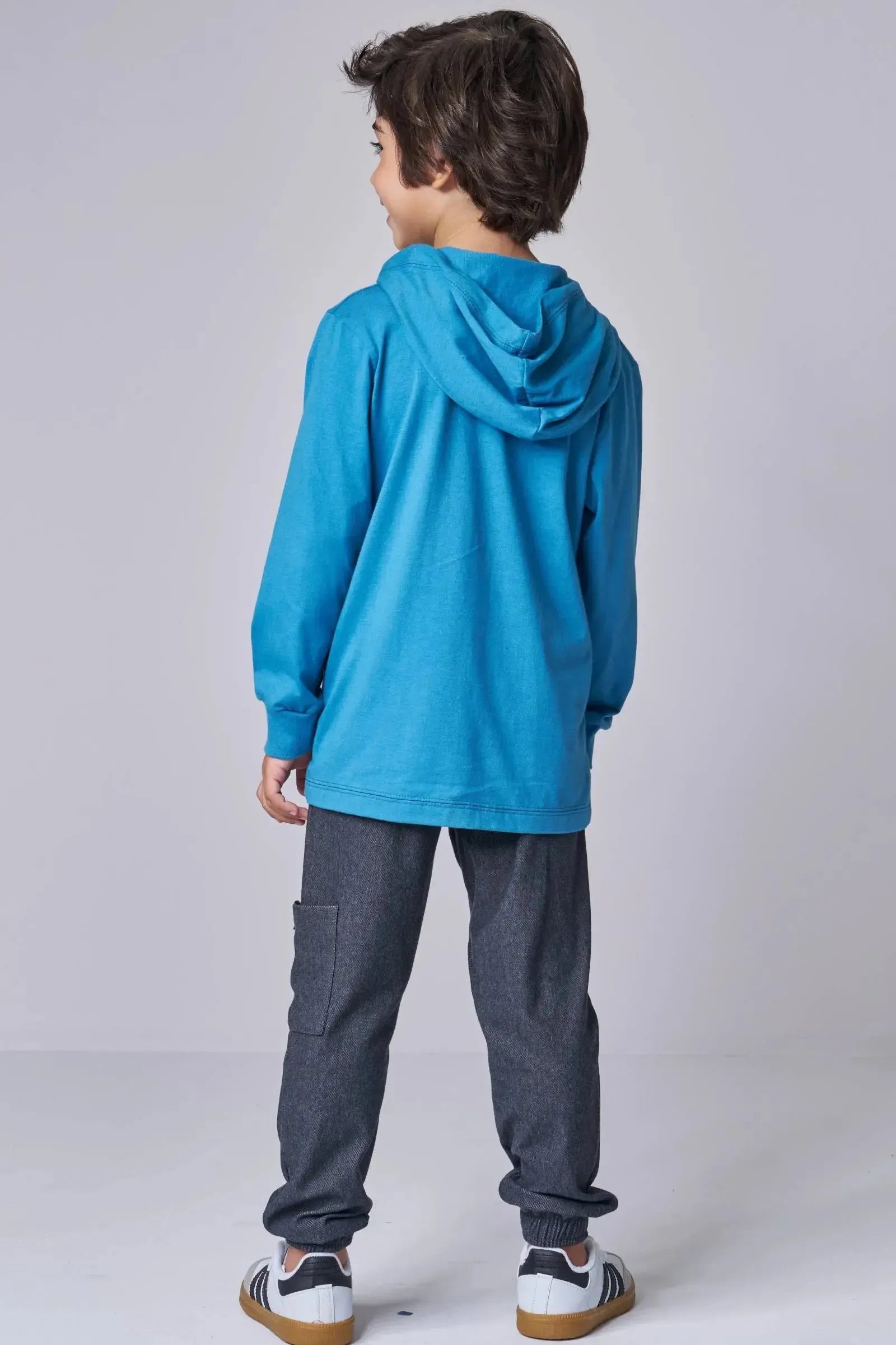 Conjunto de Camiseta em Meia Malha e Calça Jogger em Cotton Jeans com Elastano 89991 LucBoo Infantil Menino