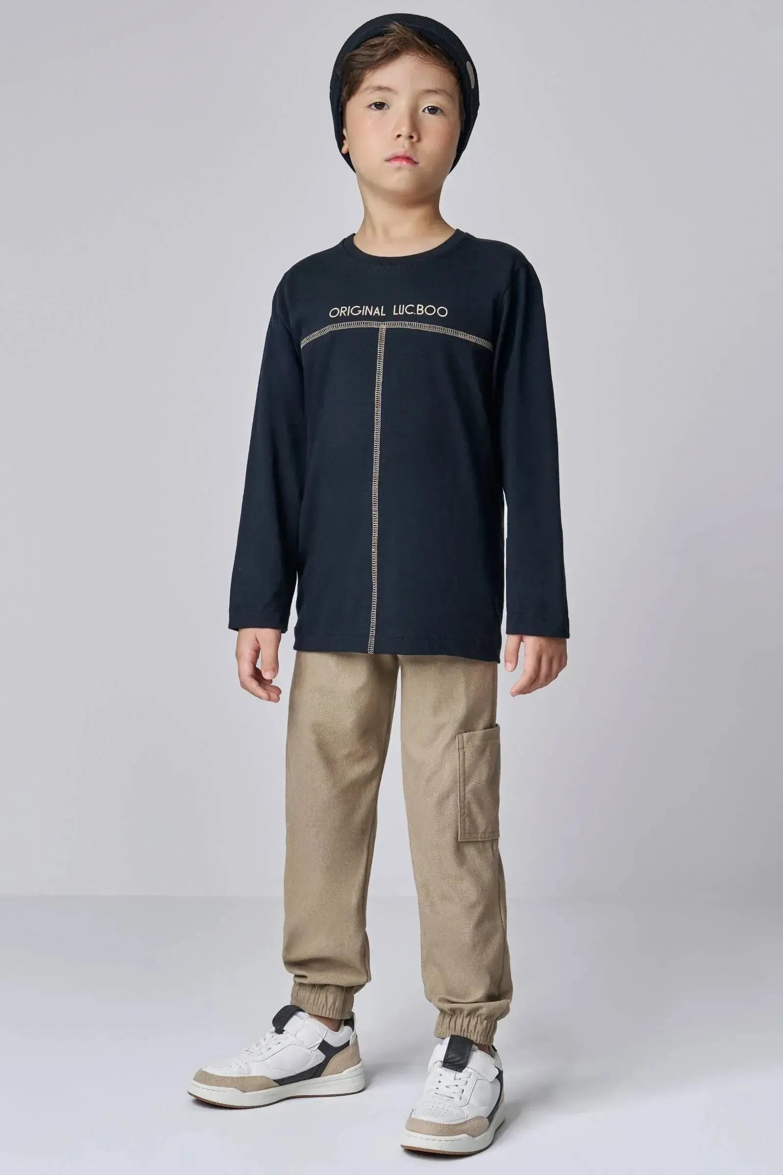 Conjunto de Camiseta em Meia Malha e Calça Jogger em Cotton Jeans com Elastano 89994 LucBoo Infantil Menino