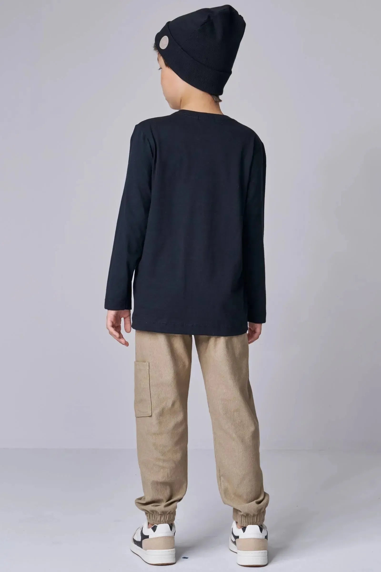 Conjunto de Camiseta em Meia Malha e Calça Jogger em Cotton Jeans com Elastano 89994 LucBoo Infantil Menino