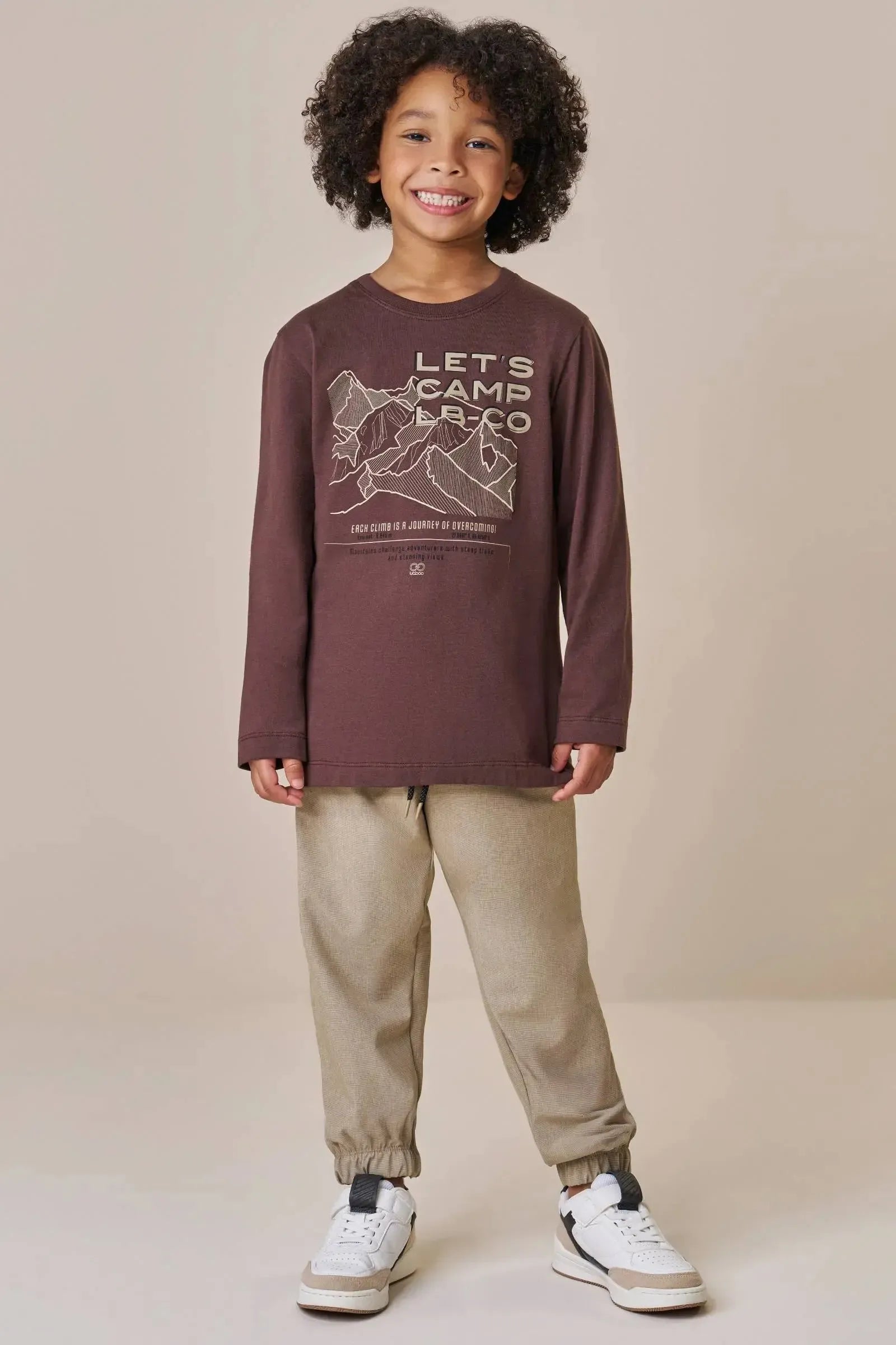 Conjunto de Camiseta em Meia Malha e Calça Jogger em Nylon Mesclado com Elastano 90110 LucBoo Infantil Menino