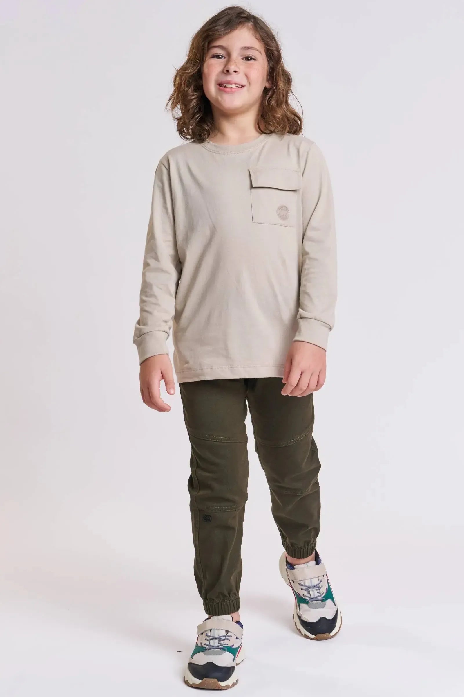 Conjunto de Camiseta em Meia Malha e Calça Jogger em Sarja Stretch com Elastano 92083 LucBoo Infantil Menino