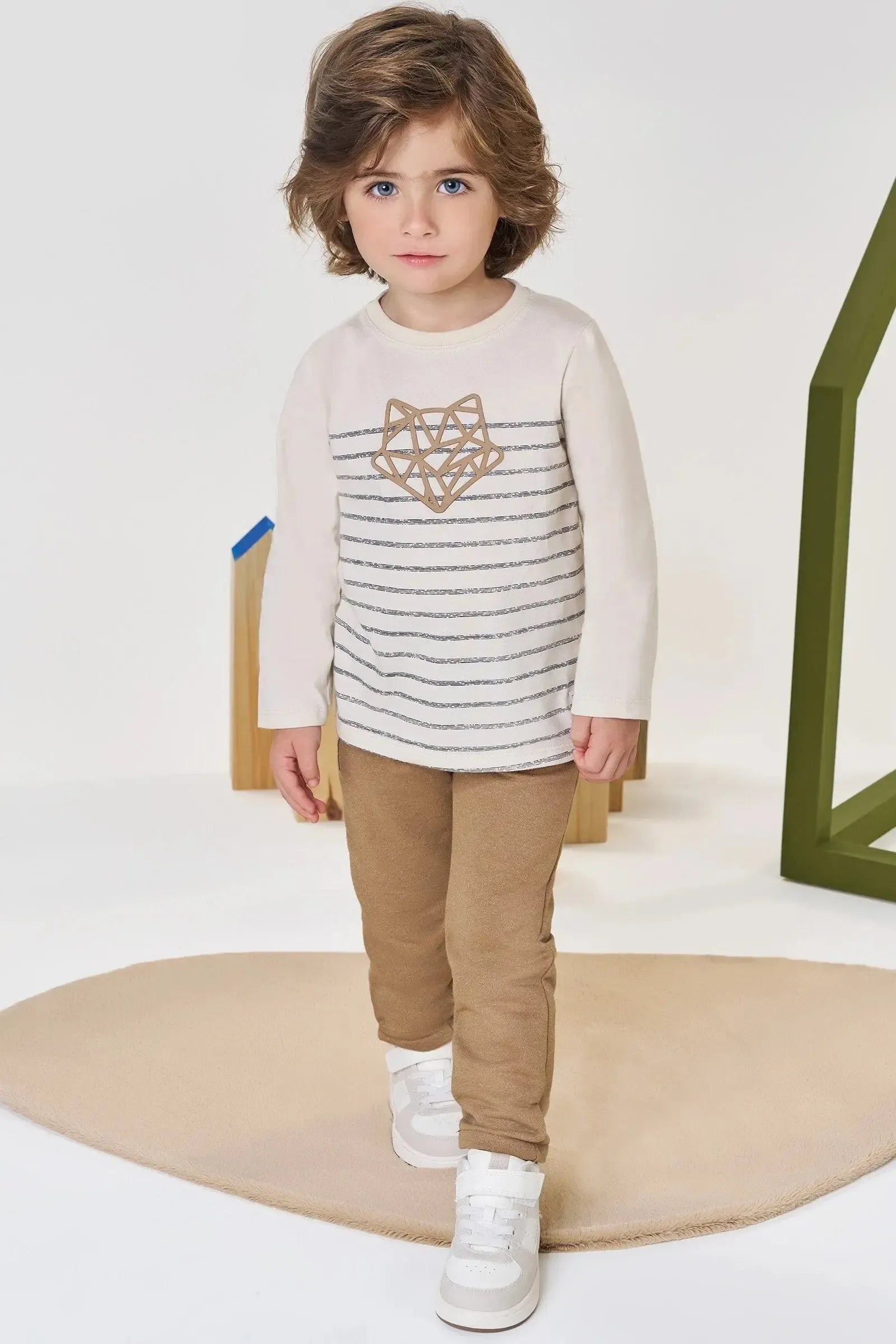 Conjunto de Camiseta em Meia Malha e Calça Skinny em Moletom Diferenciado sem Pelúcia 92682 Johnny Fox Bebê Menino