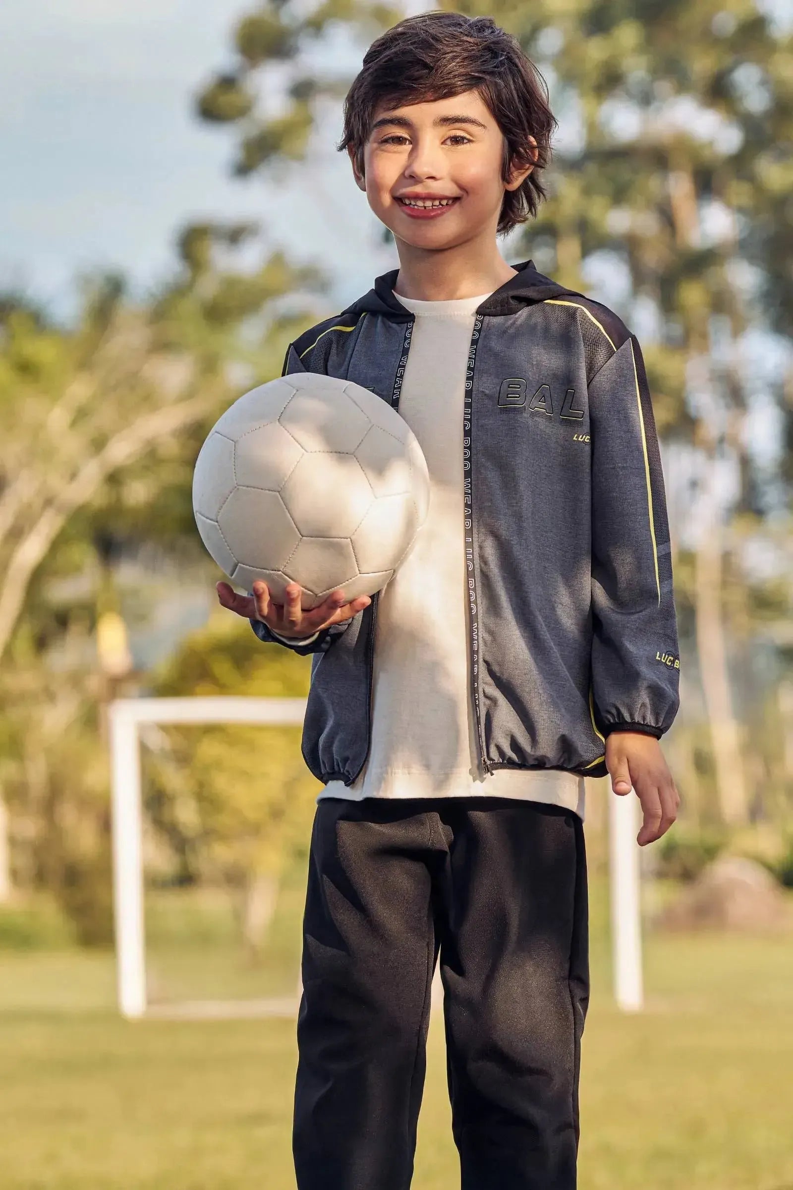 Conjunto de Jaqueta Corta Vento e Calça Jogger em Nylon com Elastano 91784 LucBoo Infantil Menino