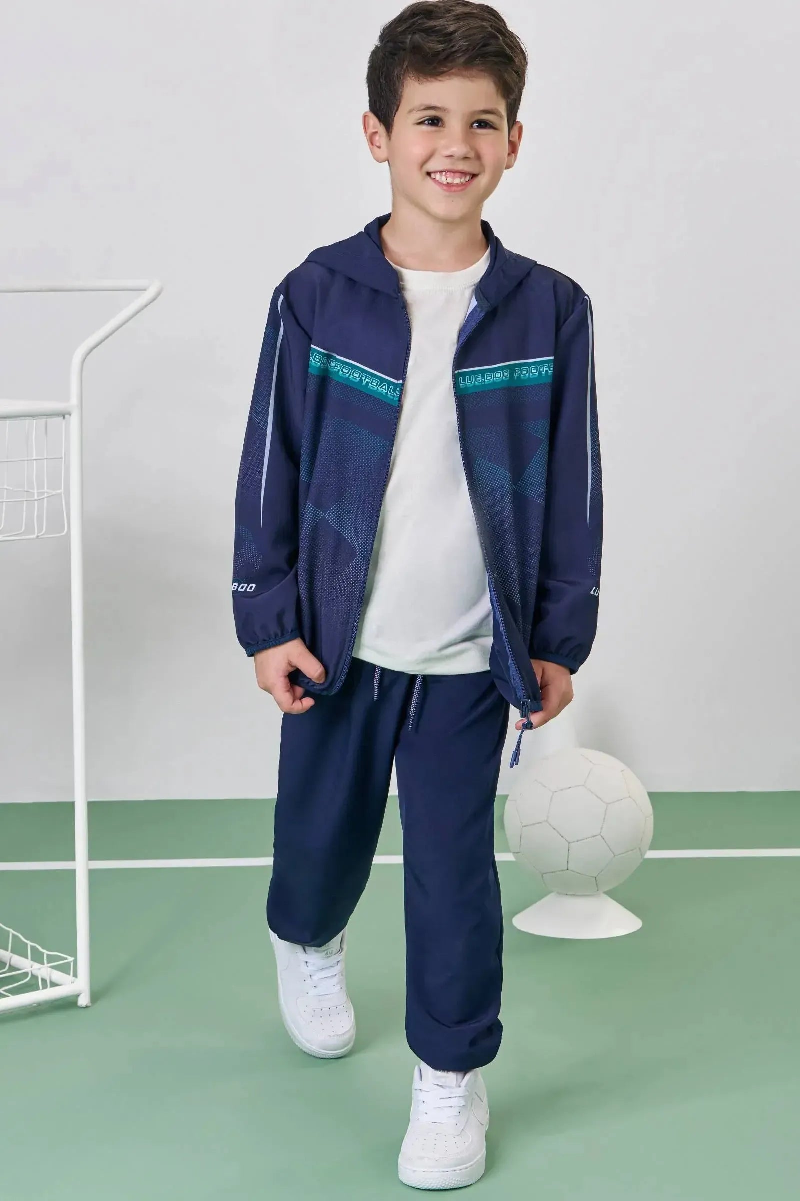 Conjunto de Jaqueta Corta Vento e Calça Jogger em Nylon com Elastano 91789 LucBoo Infantil Menino