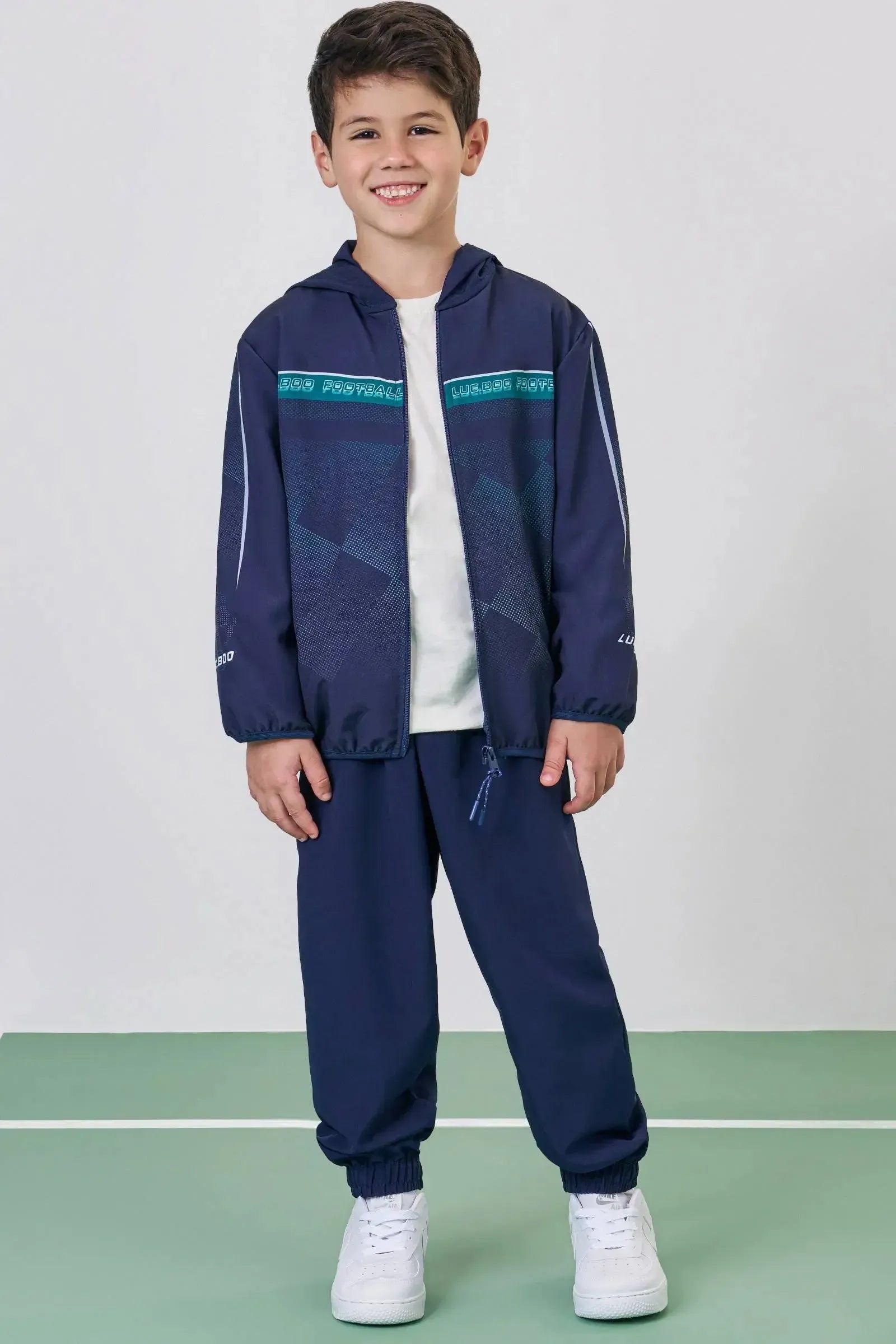 Conjunto de Jaqueta Corta Vento e Calça Jogger em Nylon com Elastano 91789 LucBoo Infantil Menino