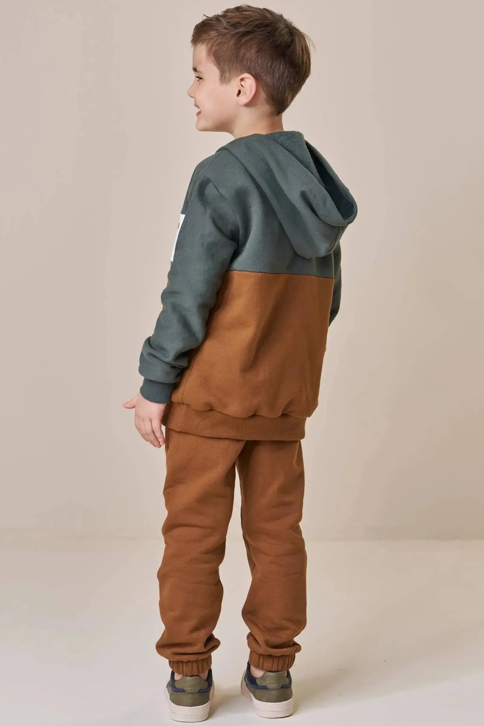 Conjunto de Jaqueta e Calça Jogger em Moletom com Pelúcia 90367 LucBoo Infantil Menino
