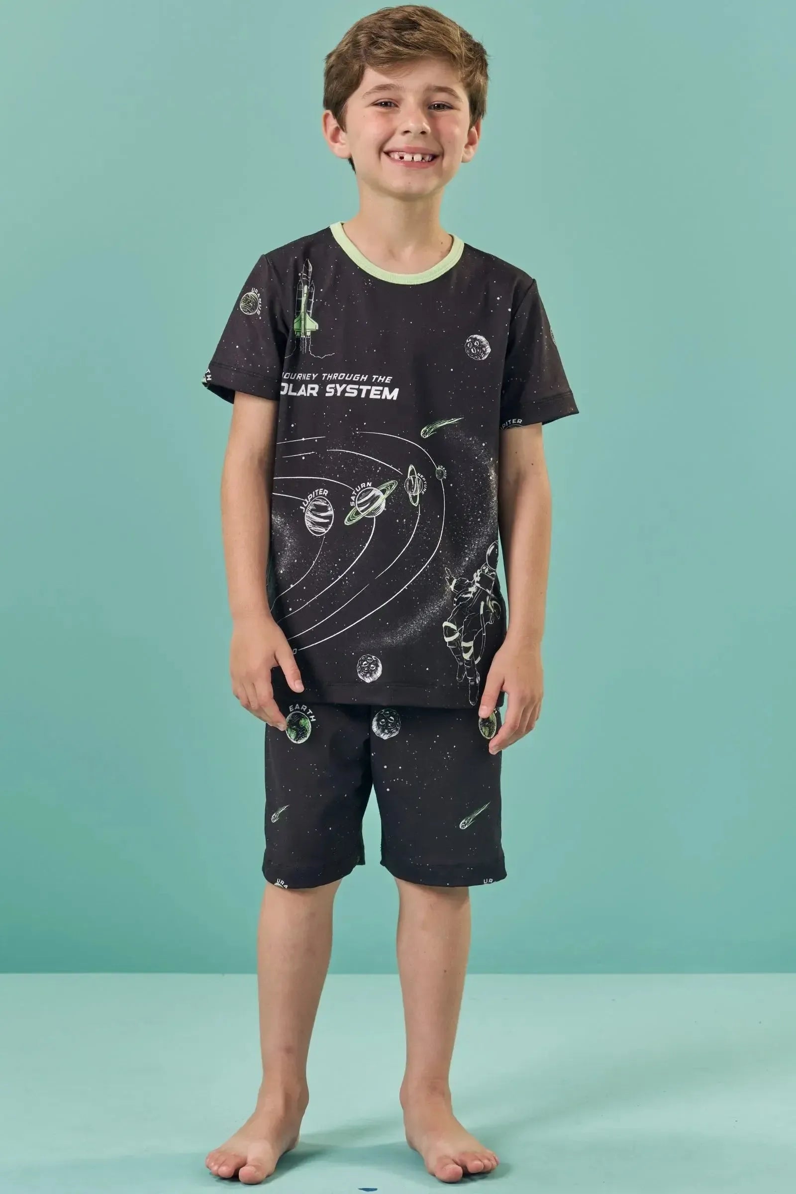 Conjunto de Pijama Camiseta e Bermuda em Malha Comfy 85521 LucBoo Infantil Menino